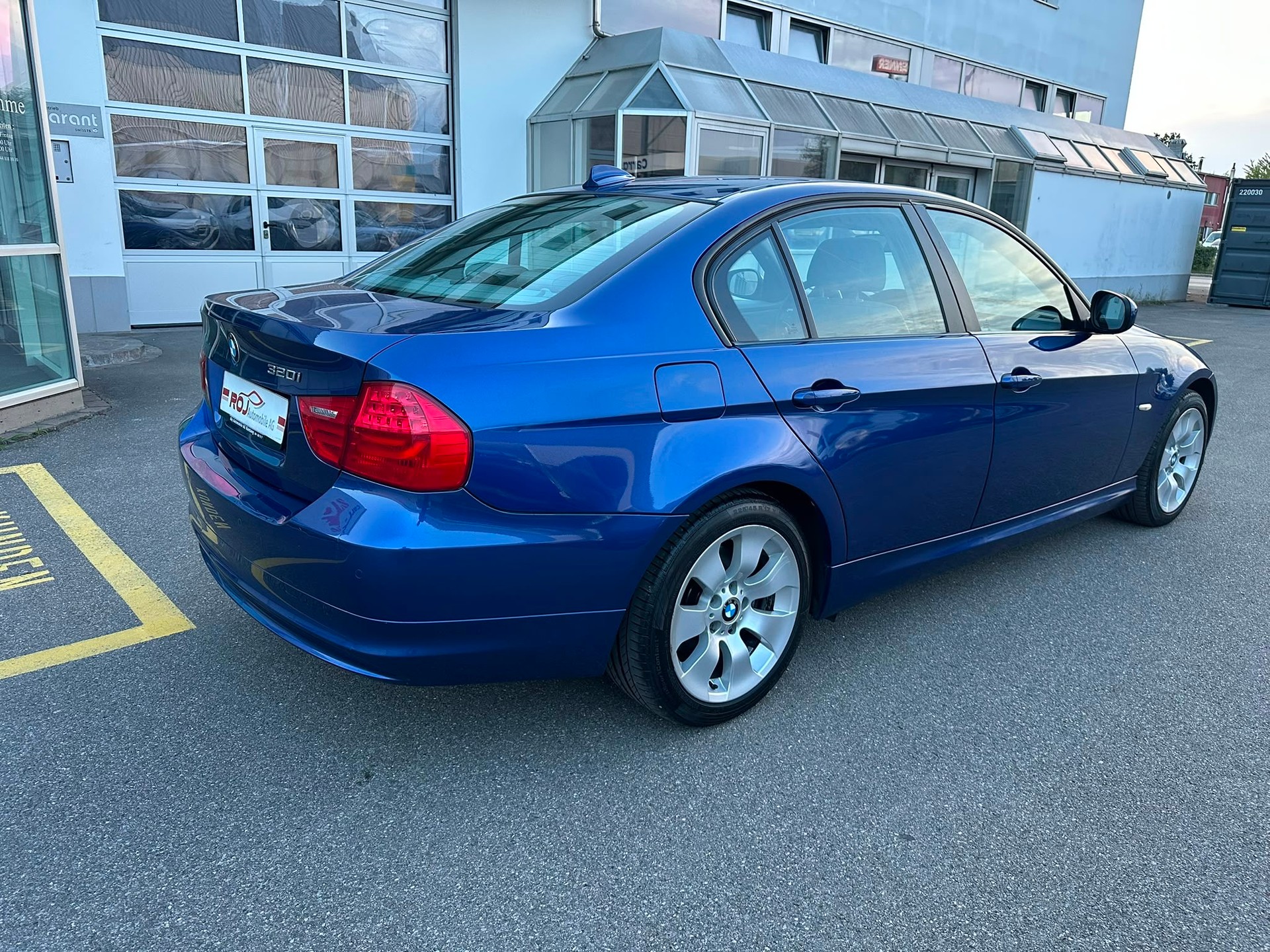 BMW 320i Steptronic-image-5