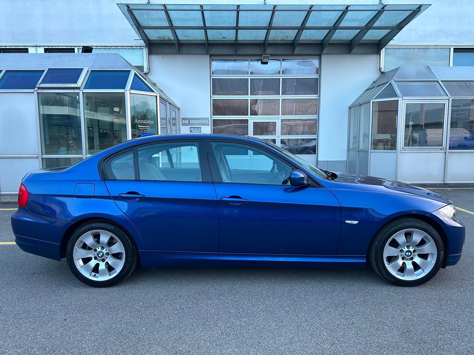 BMW 320i Steptronic-image-4