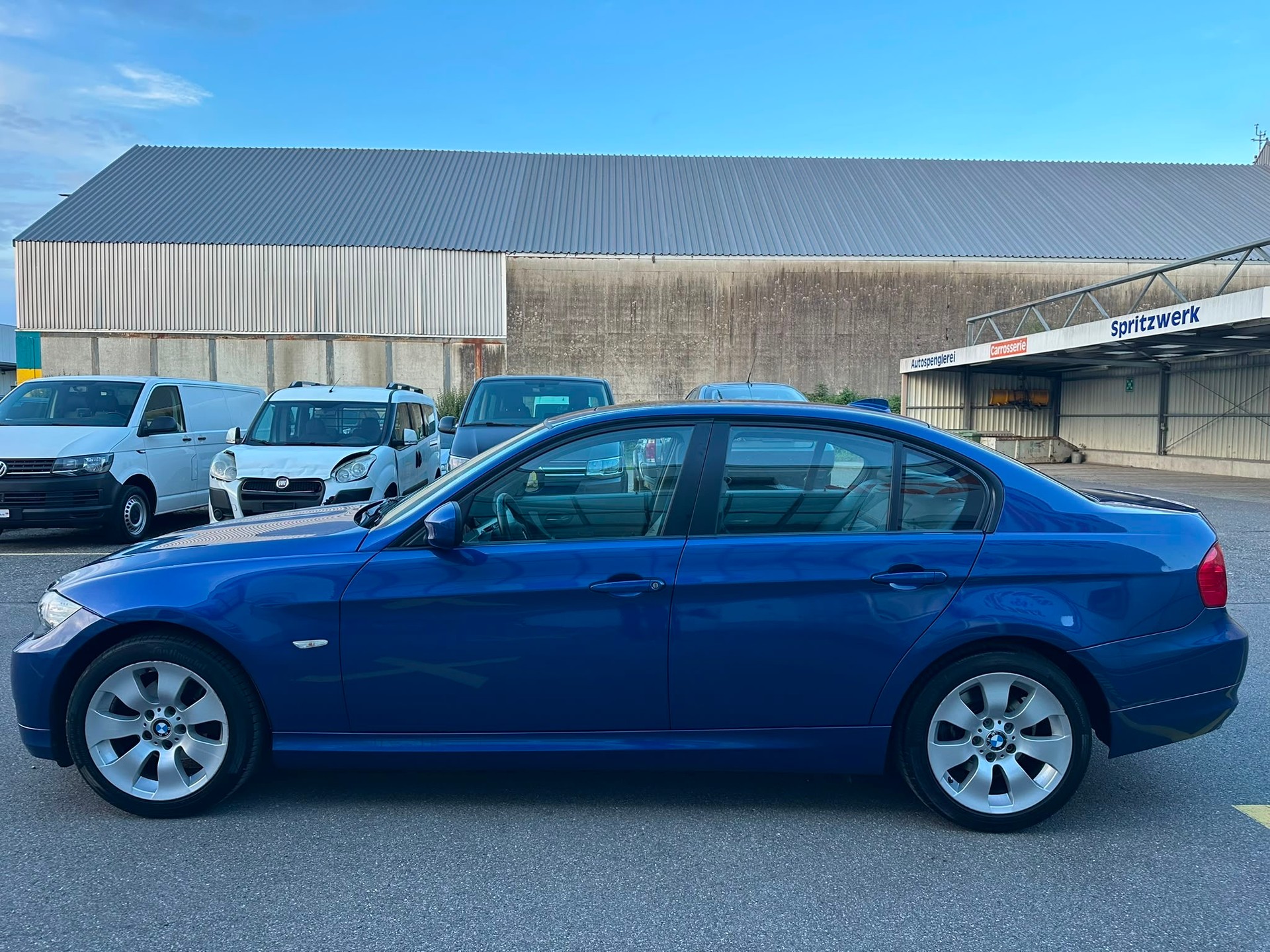 BMW 320i Steptronic-image-0