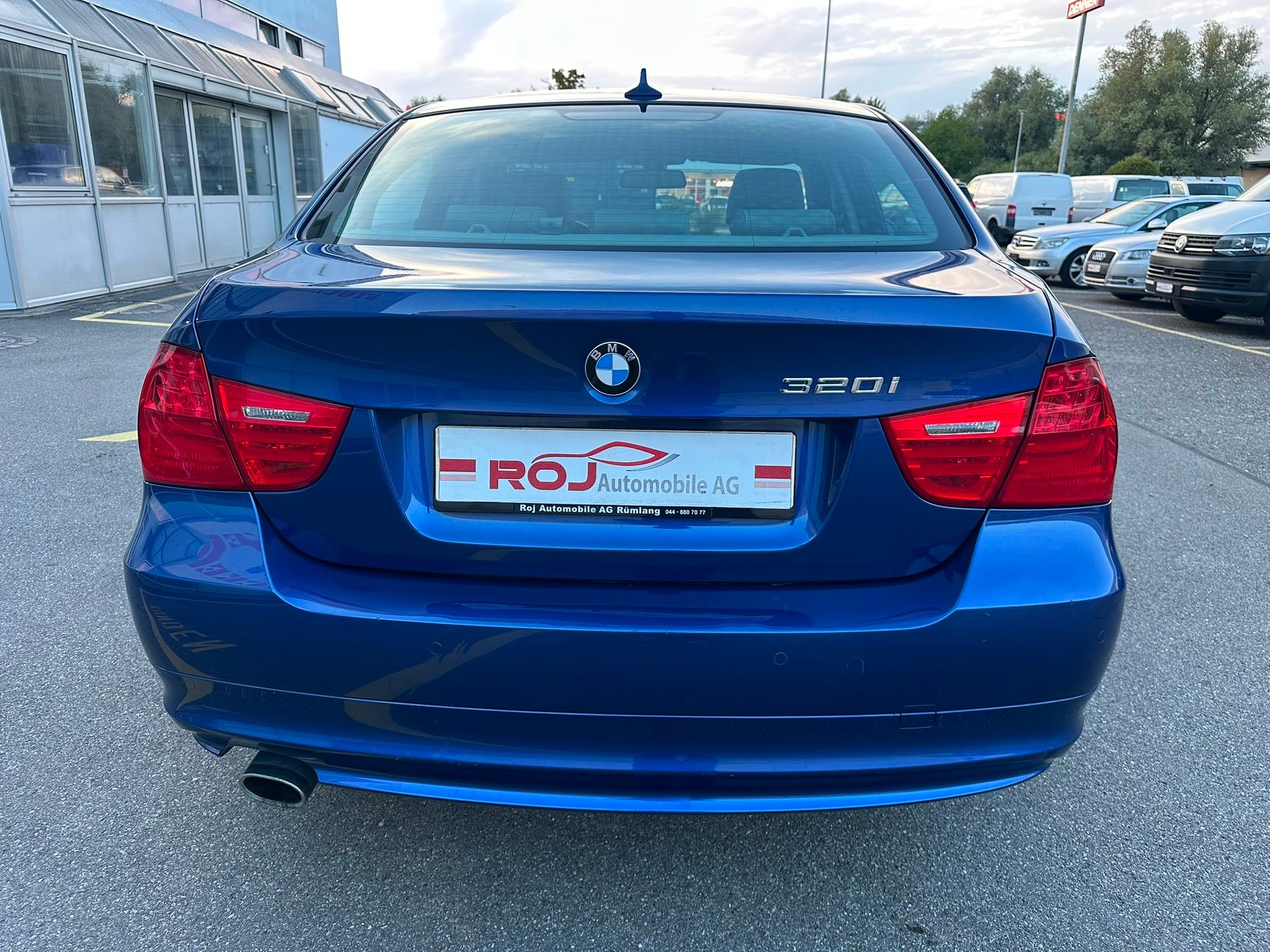 BMW 320i Steptronic-image-6