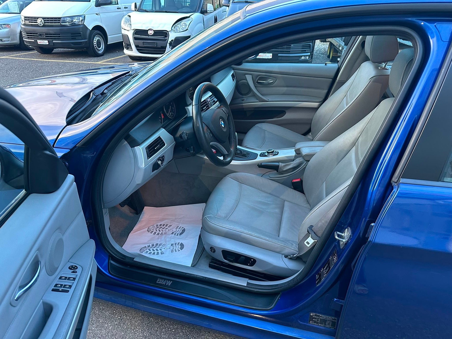 BMW 320i Steptronic-image-8