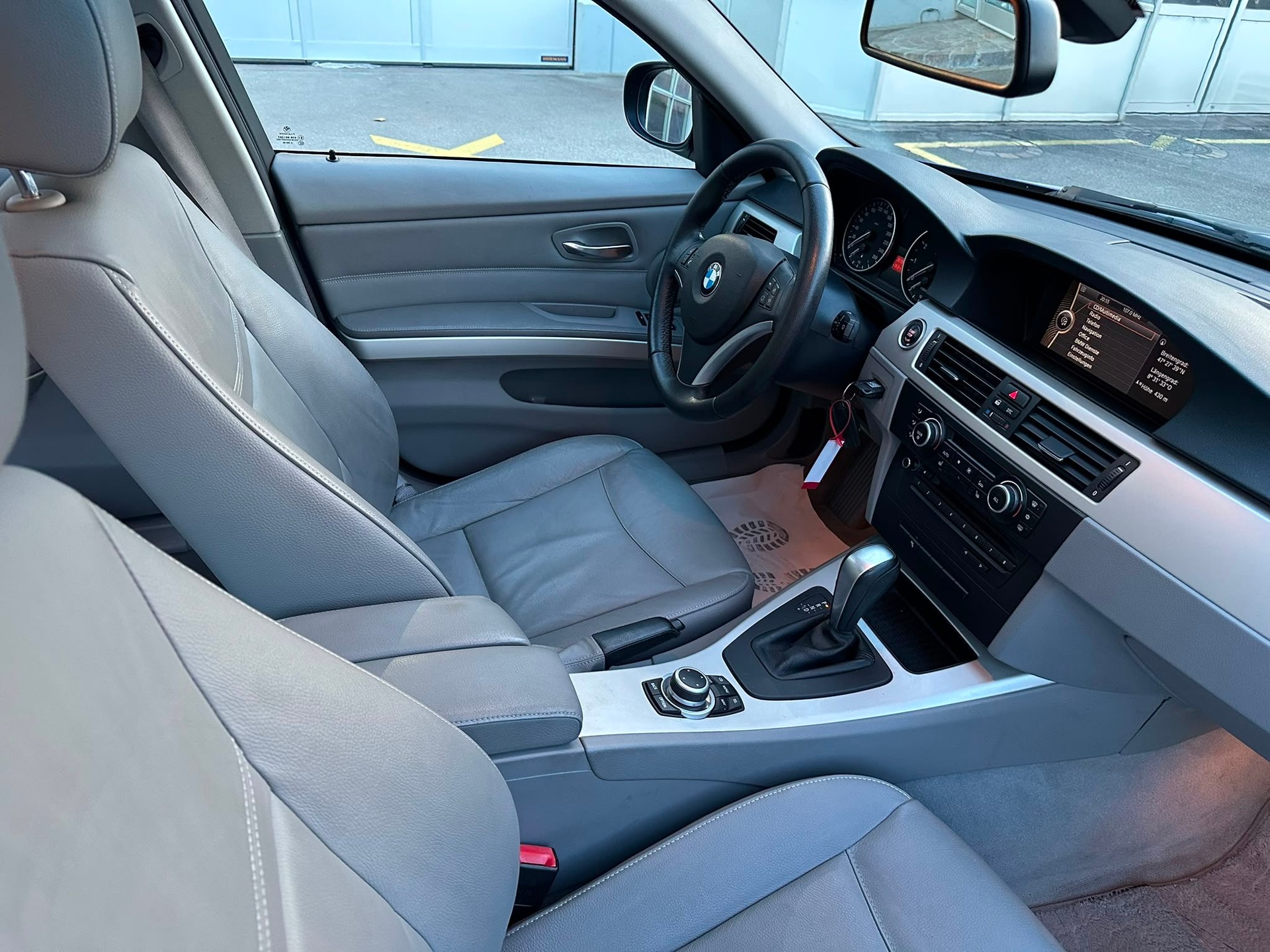 BMW 320i Steptronic-image-17