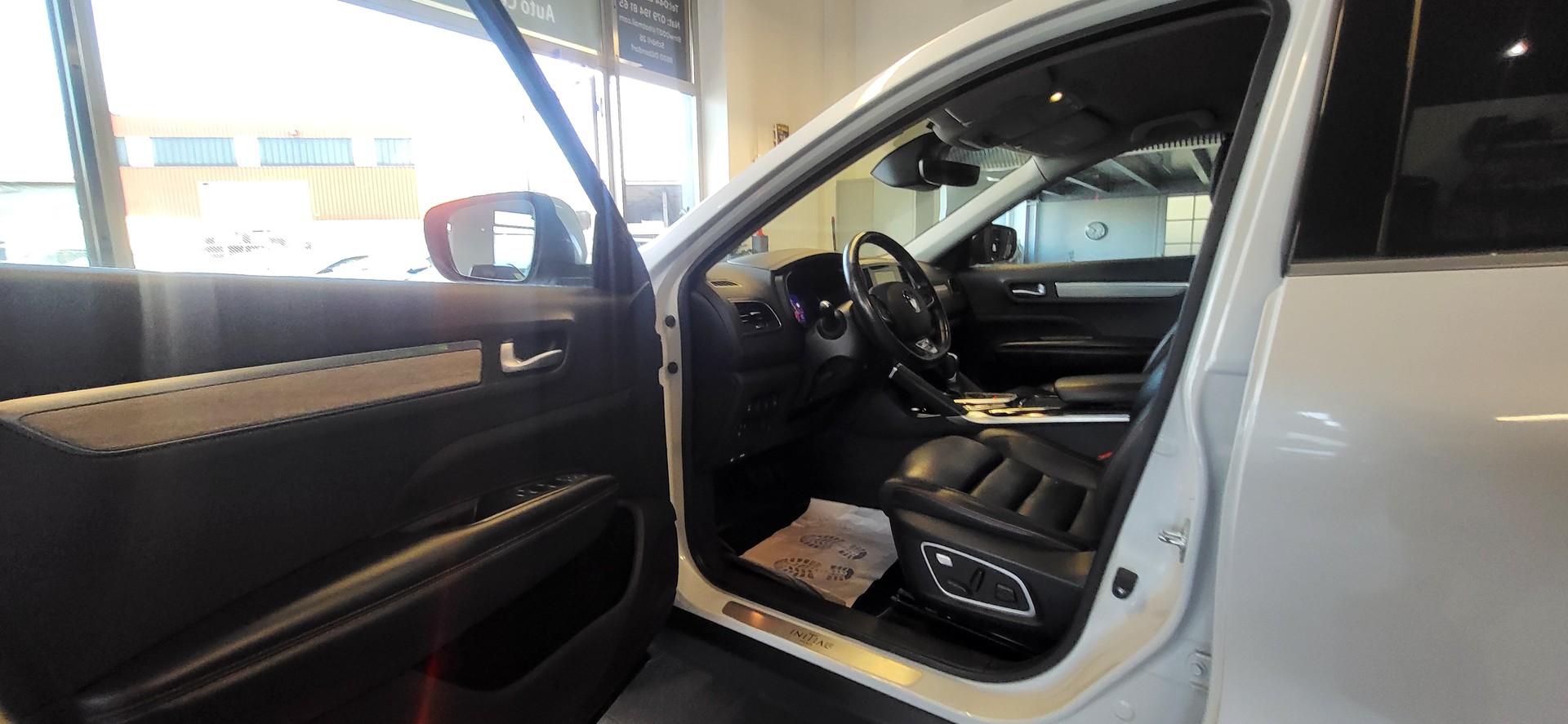 RENAULT Koleos 2.0 dCi Initiale Paris 4WD Xtronic CVT-image-5