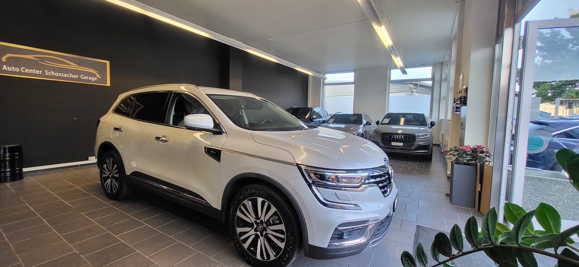 RENAULT Koleos 2.0 dCi Initiale Paris 4WD Xtronic CVT-image-2