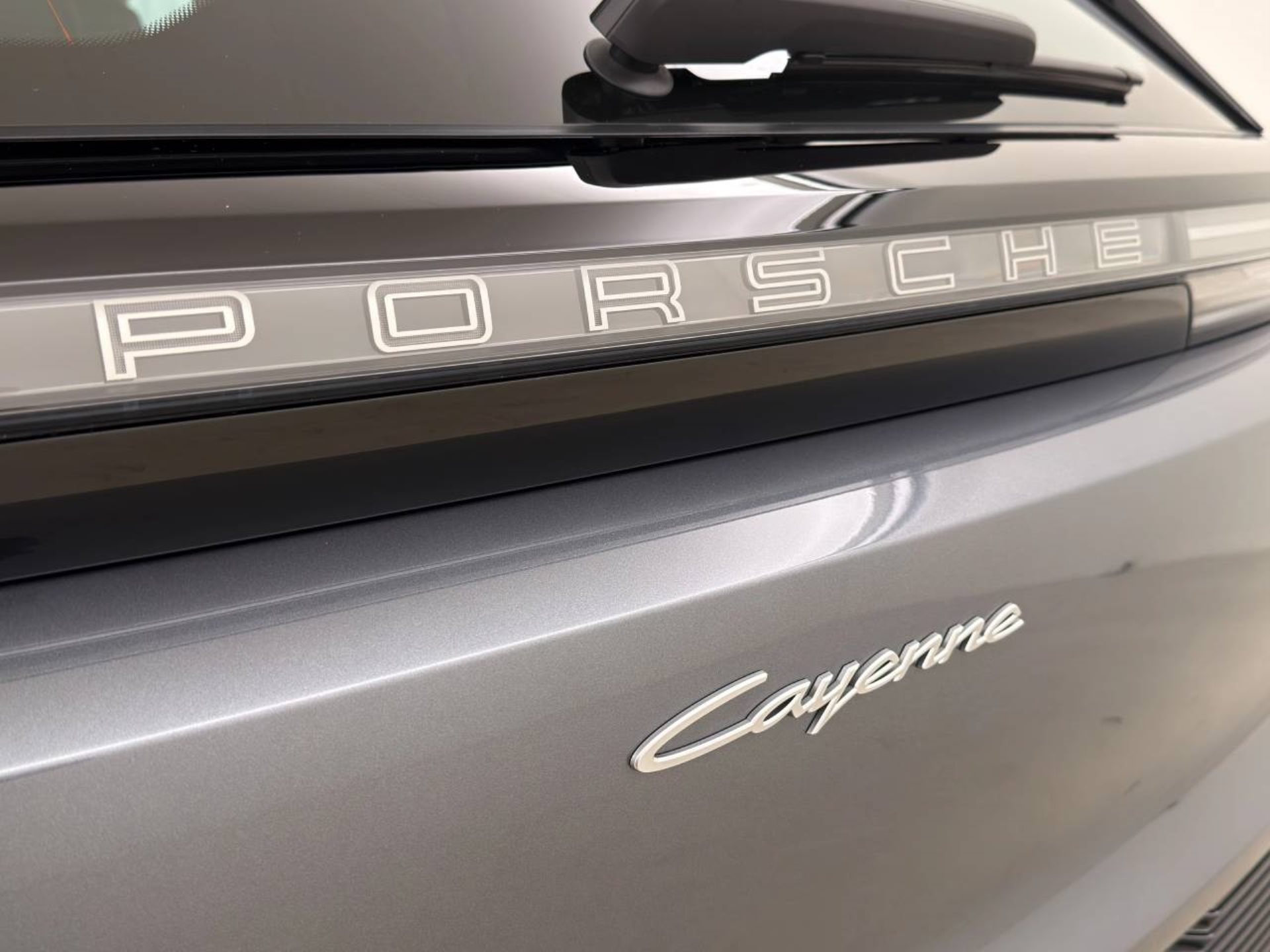 PORSCHE Cayenne Electric-image-11