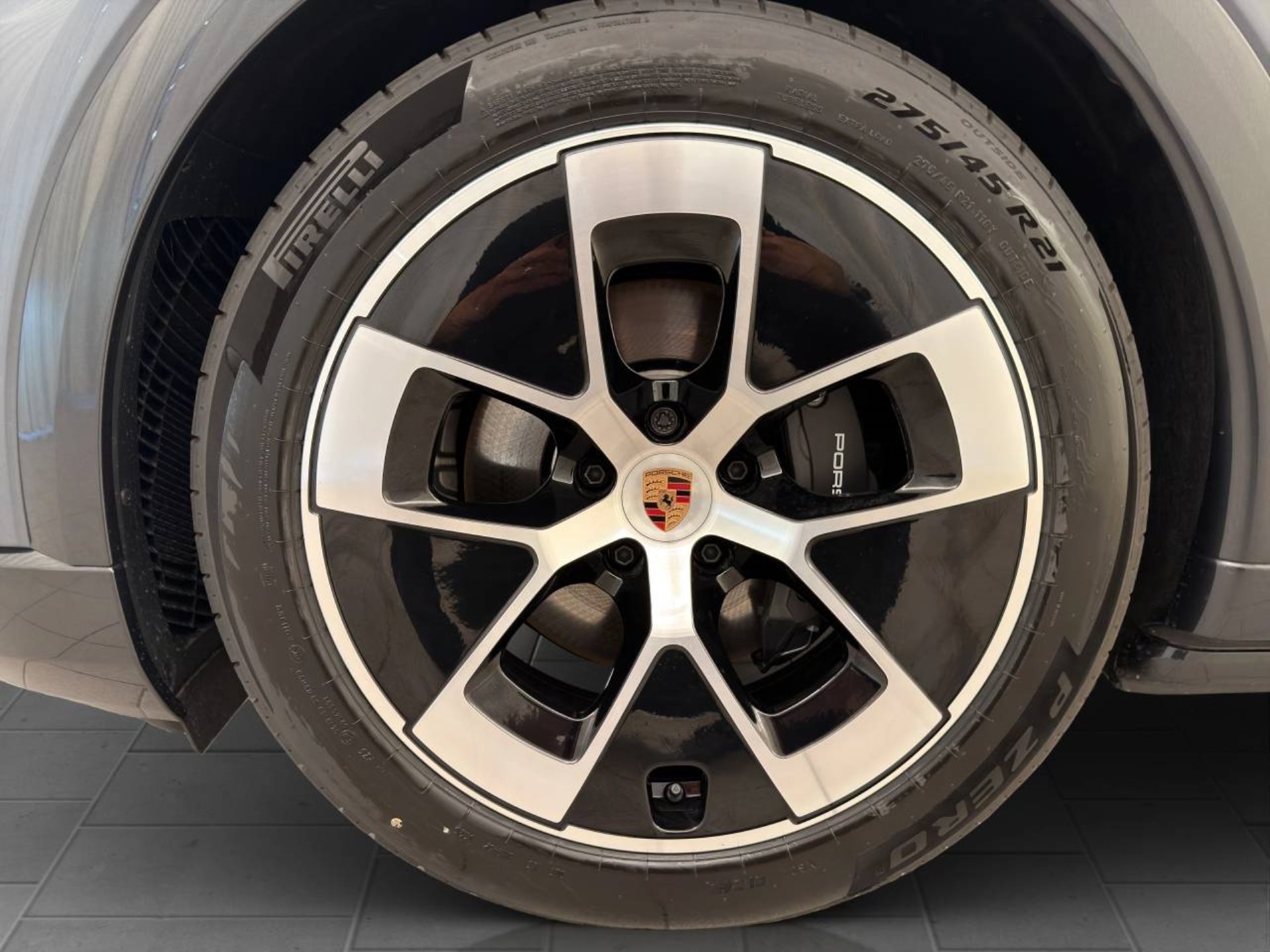 PORSCHE Cayenne Electric-image-10