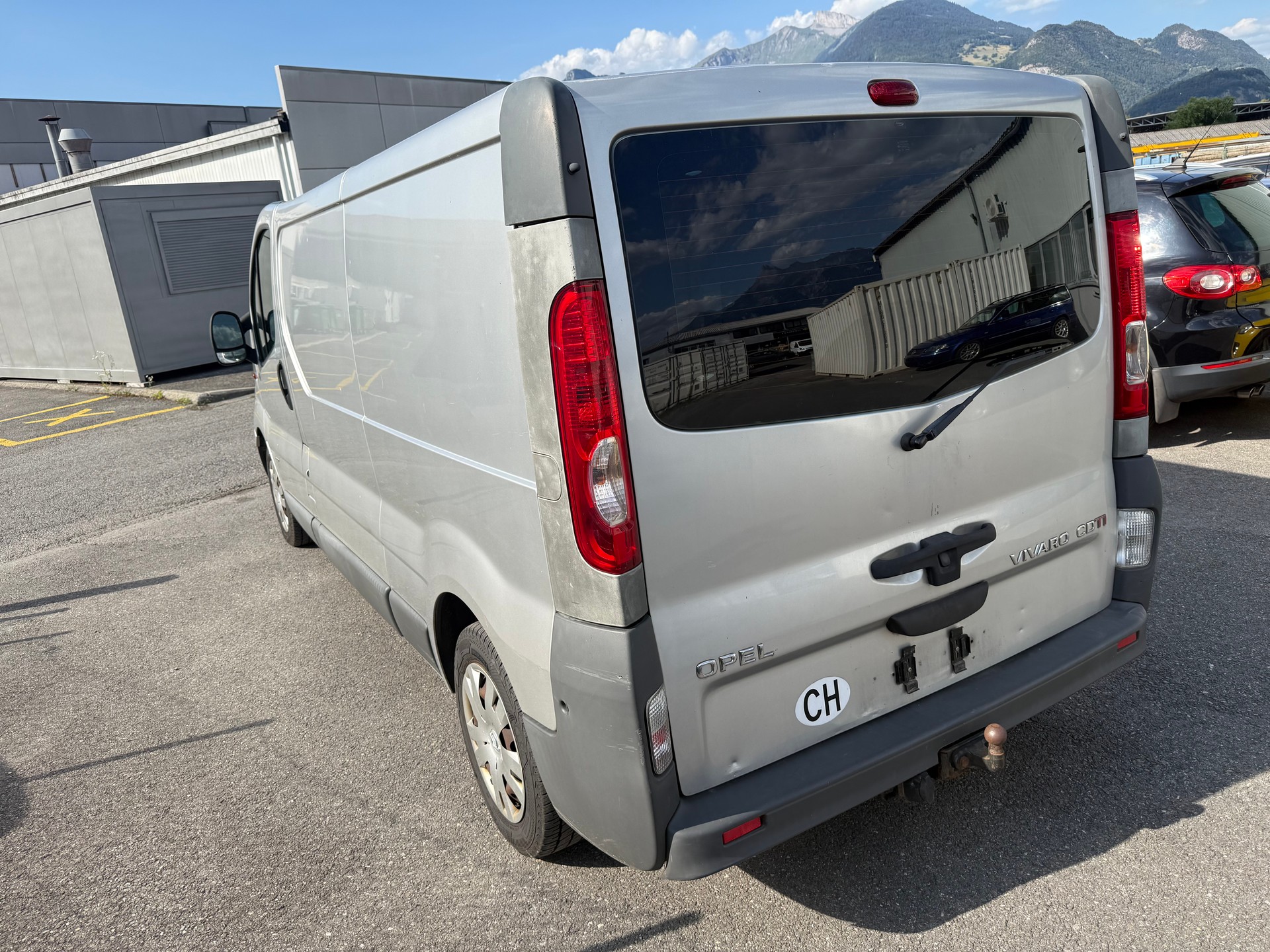 OPEL VIVARO-image-2