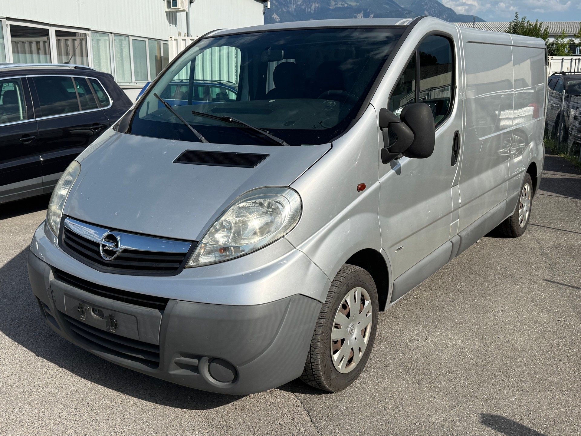 OPEL VIVARO-image-1