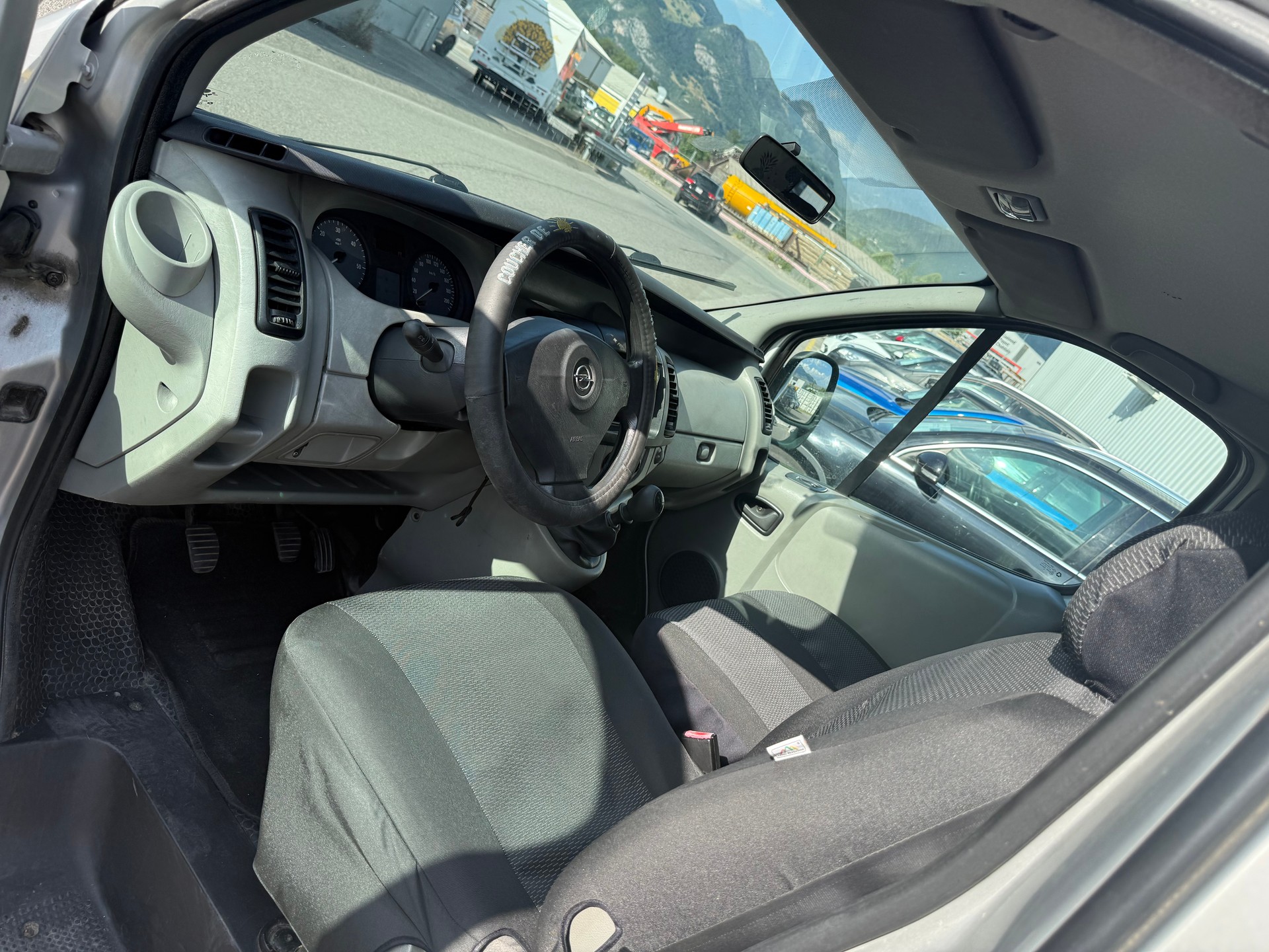 OPEL VIVARO-image-6