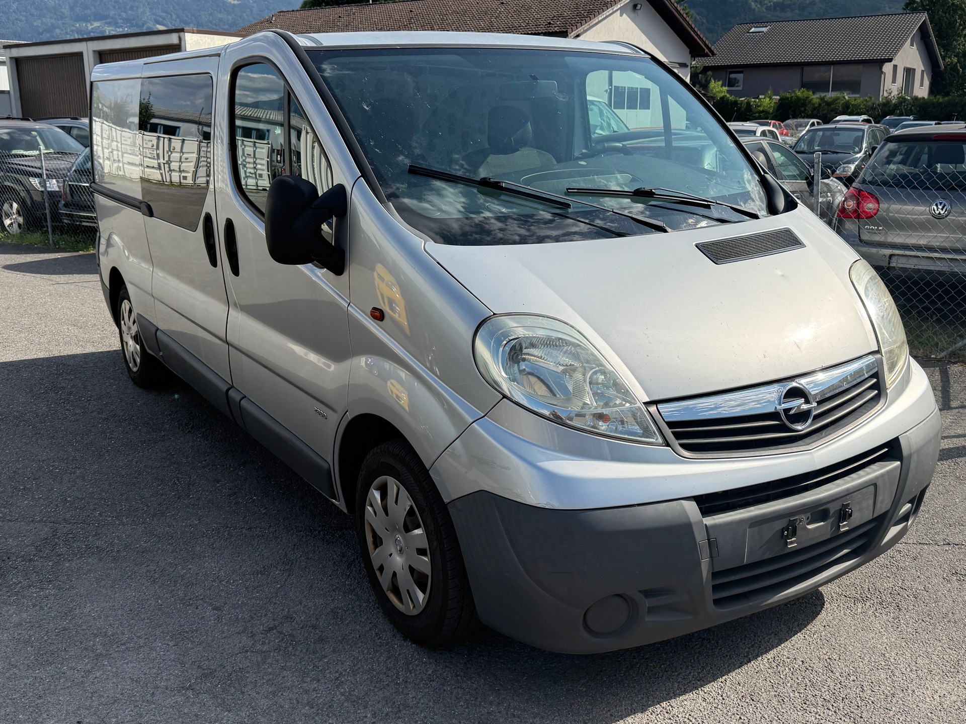 OPEL VIVARO-image-0