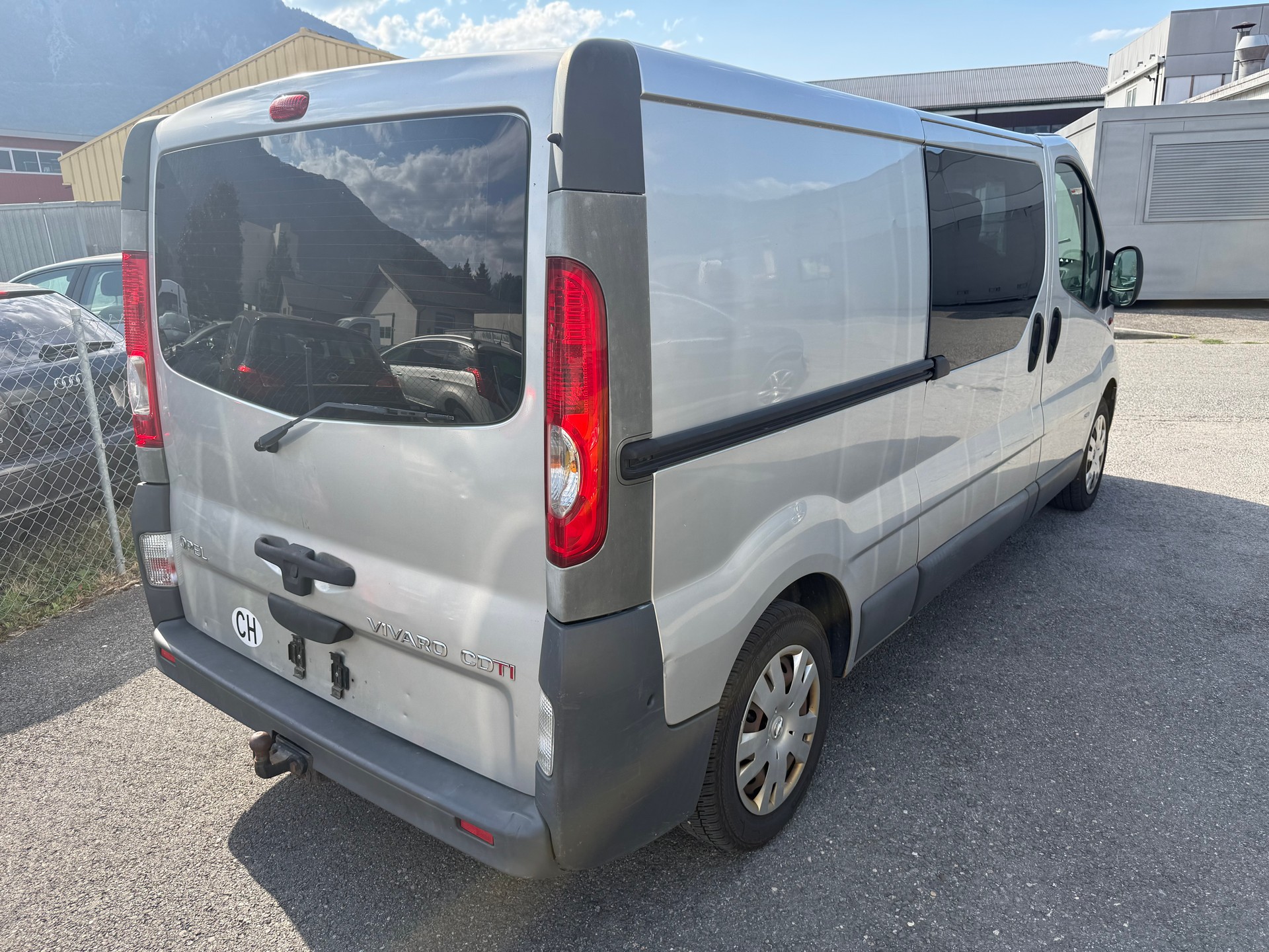OPEL VIVARO-image-3