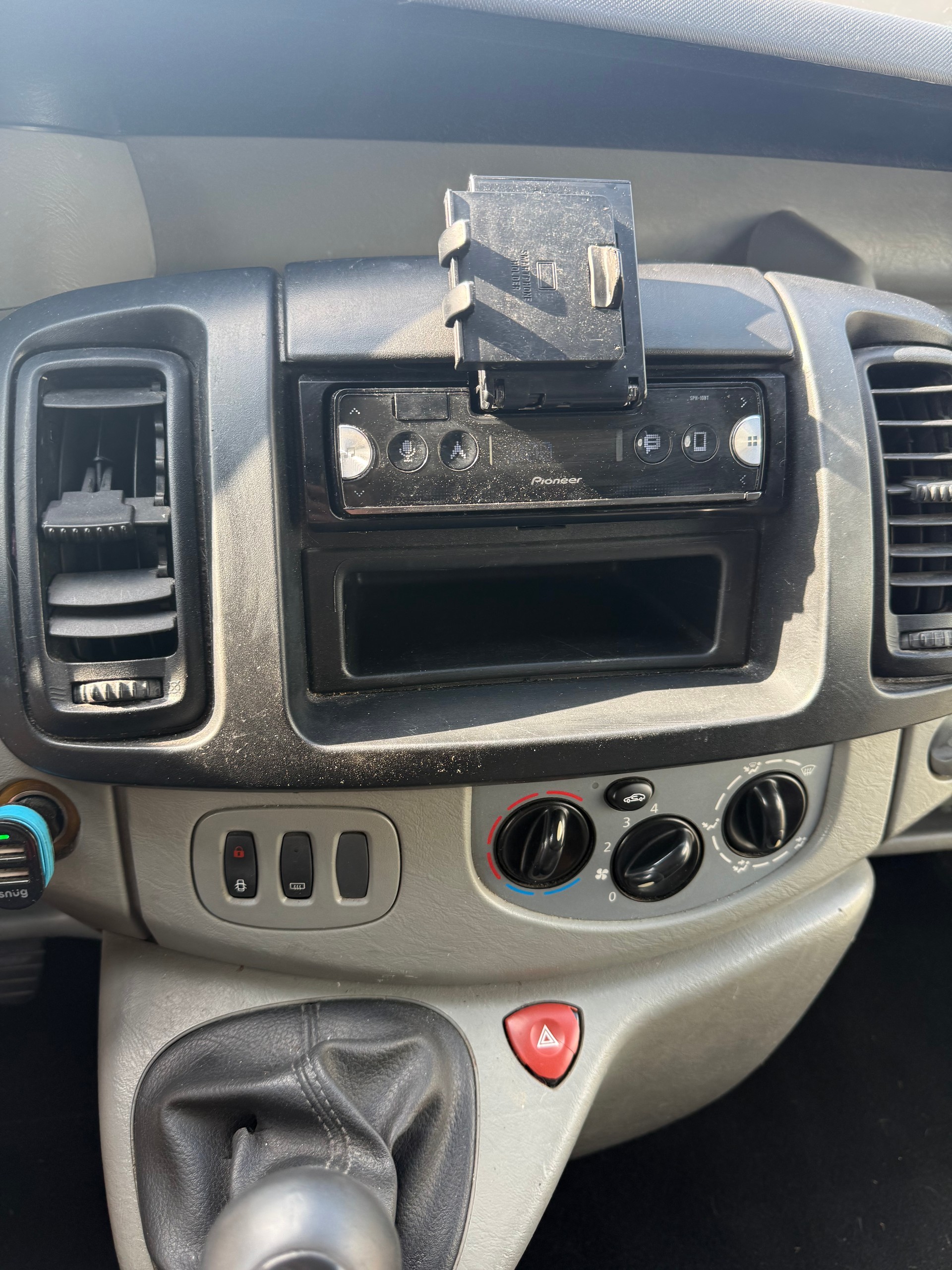 OPEL VIVARO-image-5
