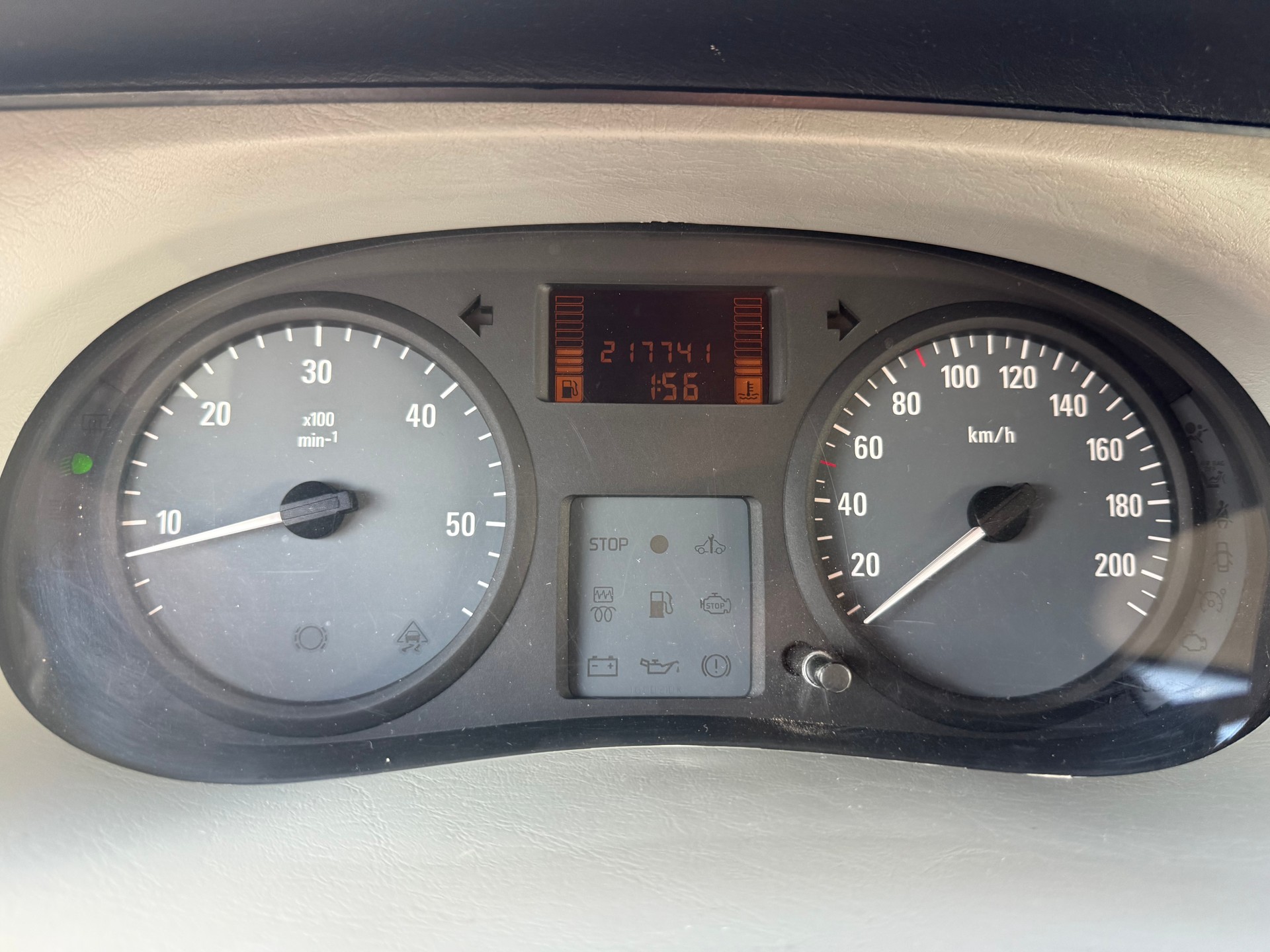 OPEL VIVARO-image-4