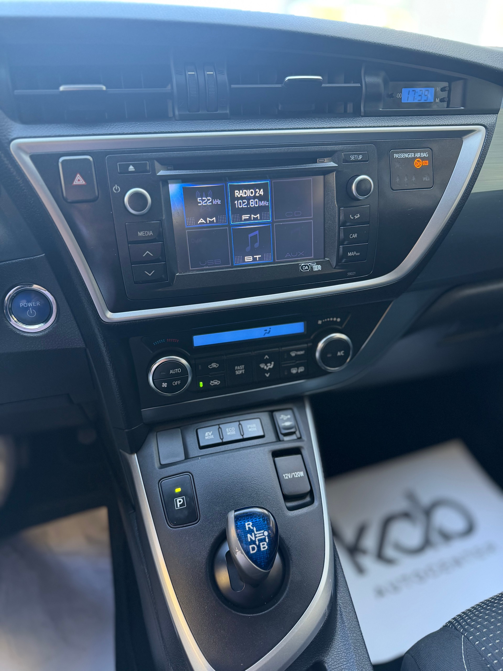 TOYOTA Auris 1.8 16V HSD Linea Luna-image-18