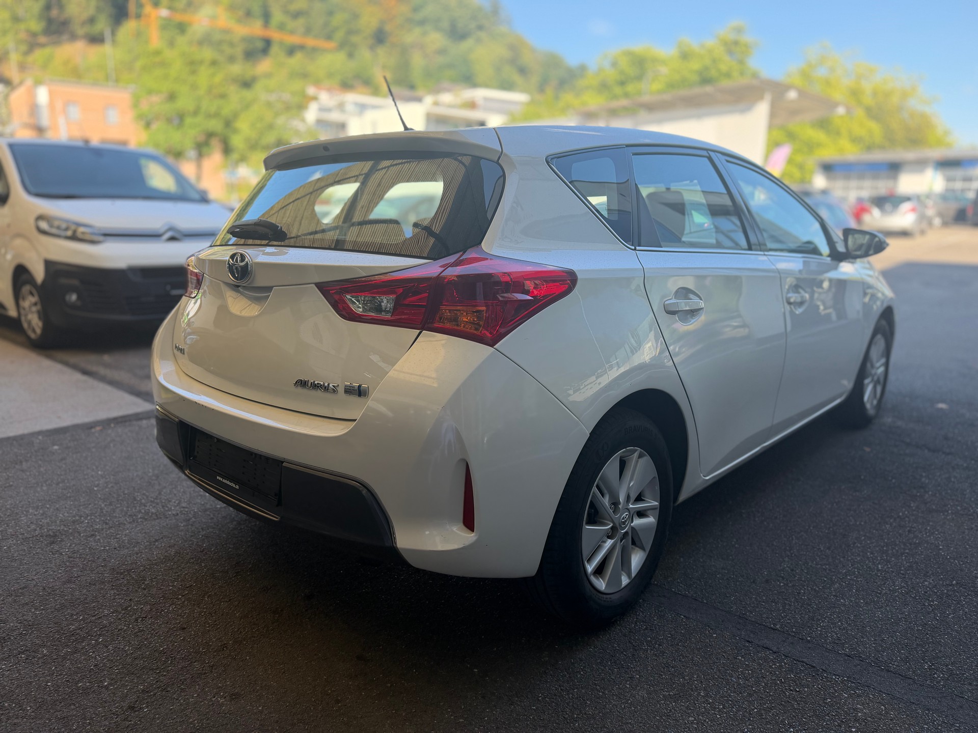 TOYOTA Auris 1.8 16V HSD Linea Luna-image-4