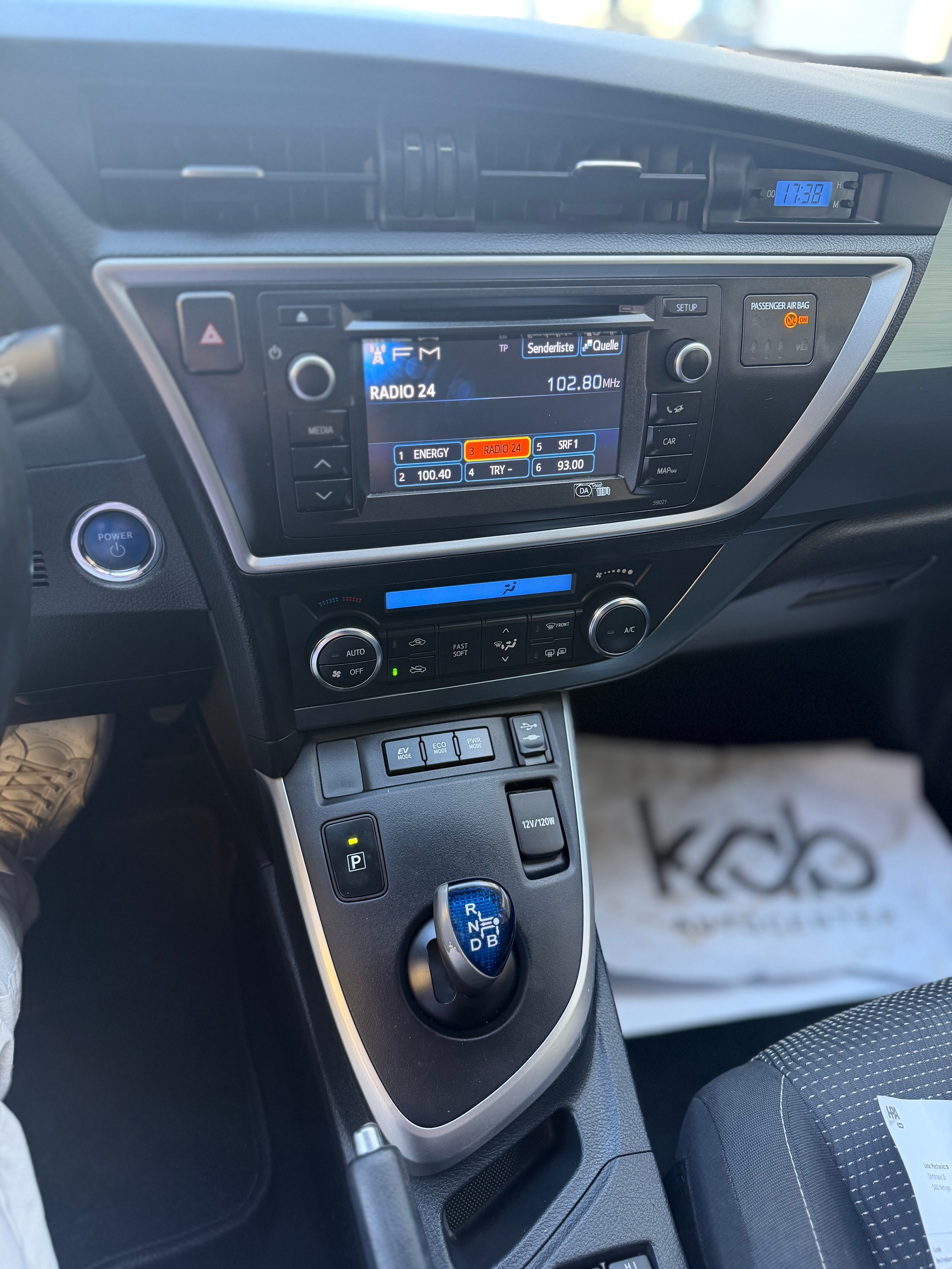 TOYOTA Auris 1.8 16V HSD Linea Luna-image-17