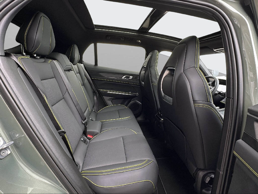 LYNK & CO 01 1.5 PHEV More-image-17