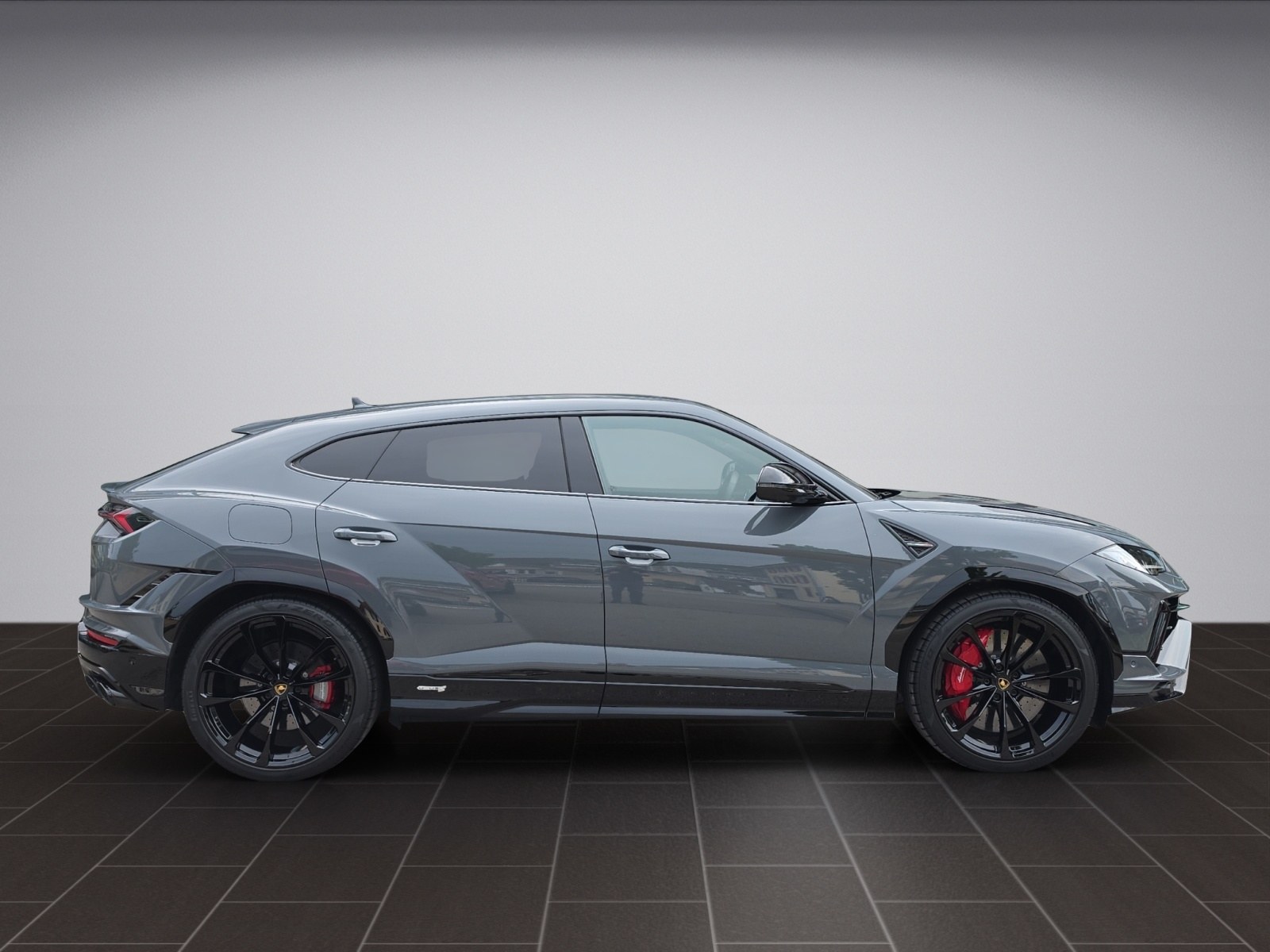 LAMBORGHINI Urus S-image-1