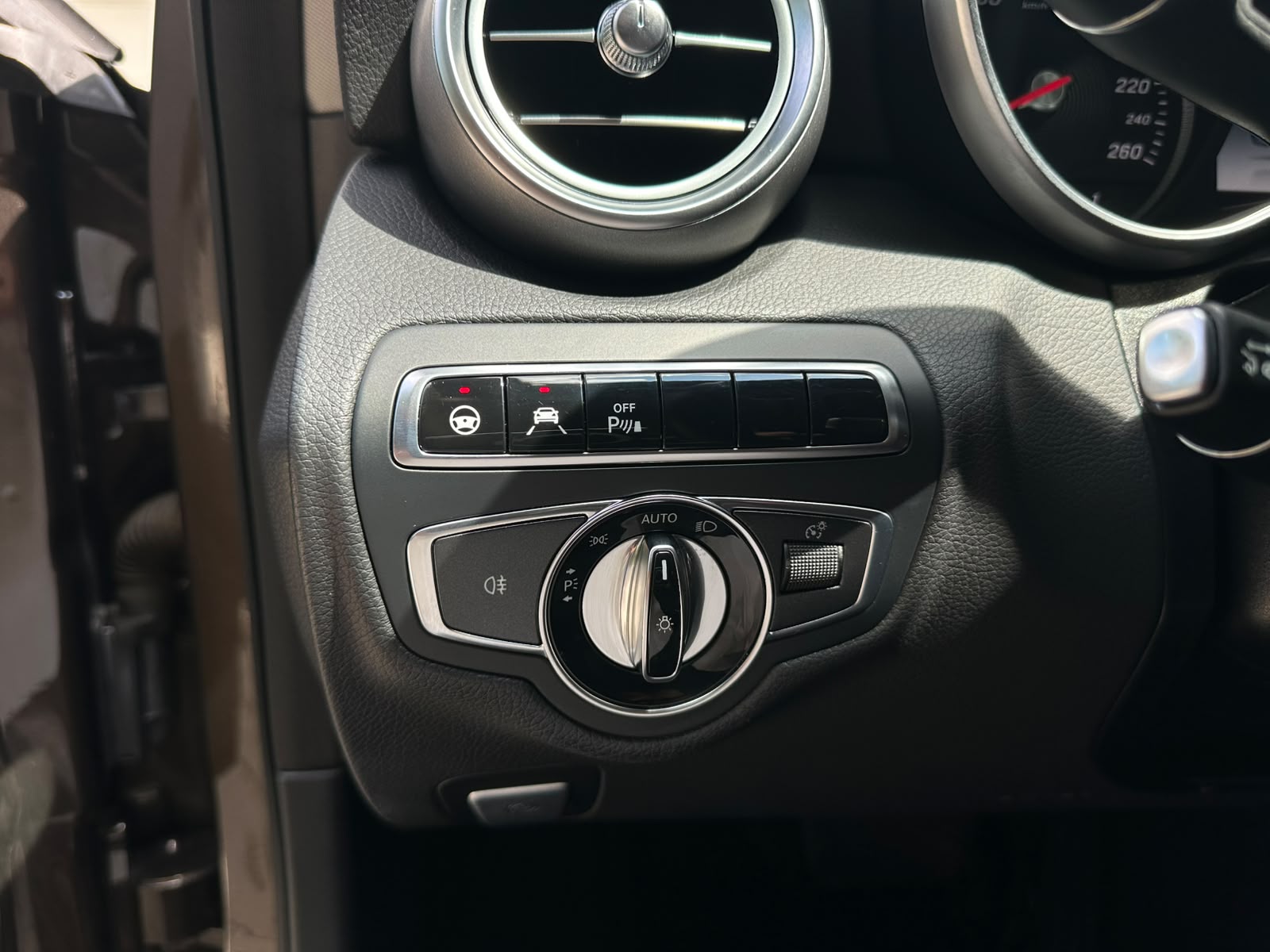 MERCEDES-BENZ C 220 BlueTEC Swiss Star AMG Line 7G-Tronic-image-10