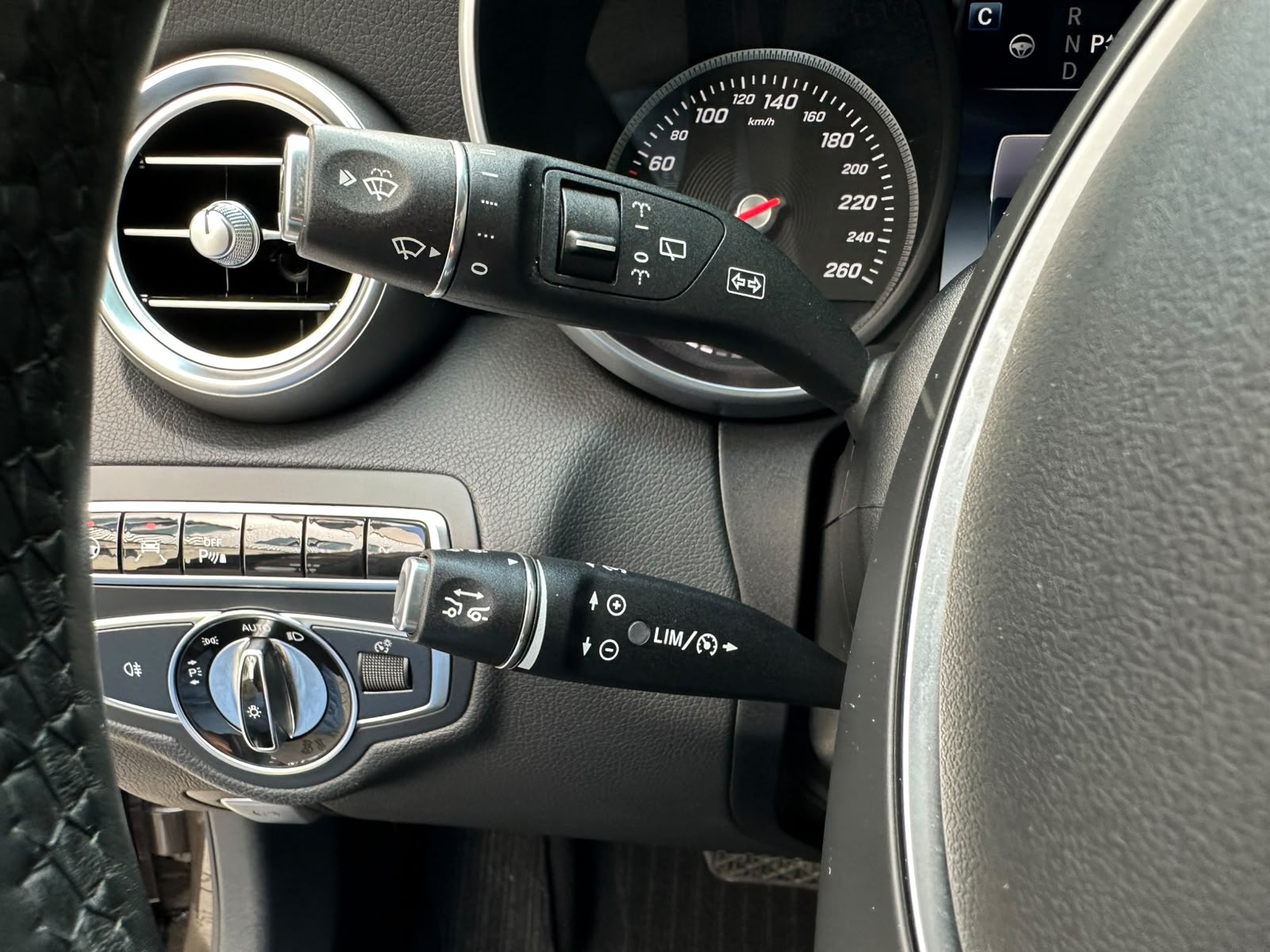 MERCEDES-BENZ C 220 BlueTEC Swiss Star AMG Line 7G-Tronic-image-23