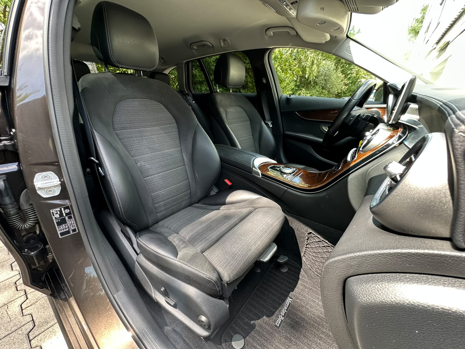 MERCEDES-BENZ C 220 BlueTEC Swiss Star AMG Line 7G-Tronic-image-17
