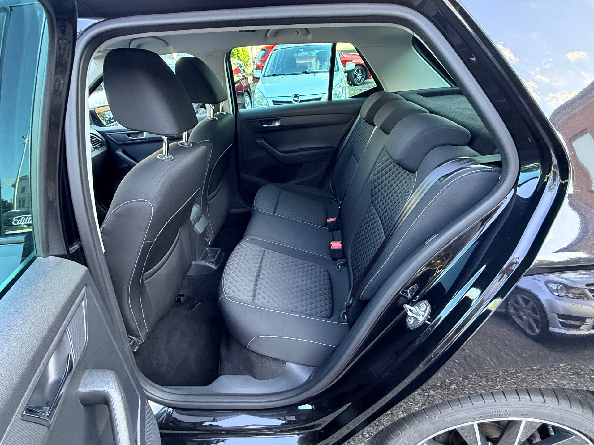 SKODA Fabia 1.4 TDI Swiss Edition DSG-image-17