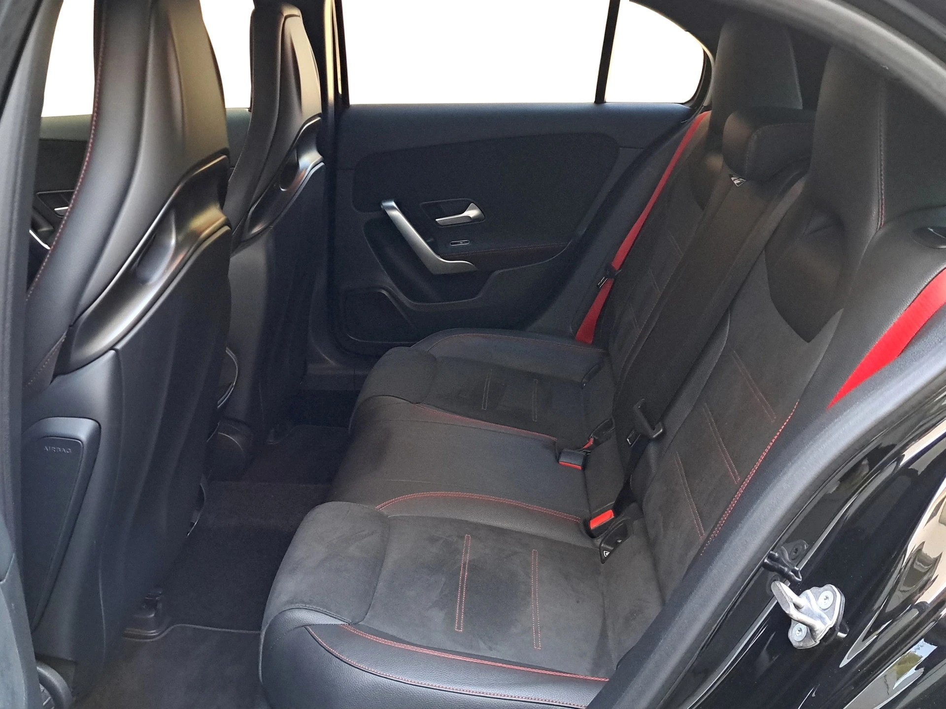 MERCEDES-BENZ A 35 AMG 4Matic Speedshift Night Paket-image-11