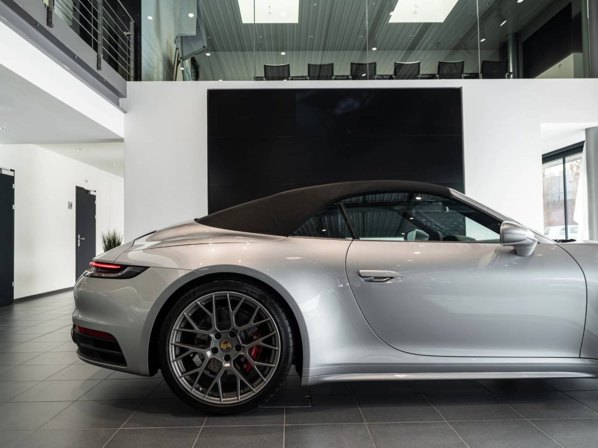 PORSCHE 911 Carrera S Cabriolet-image-18