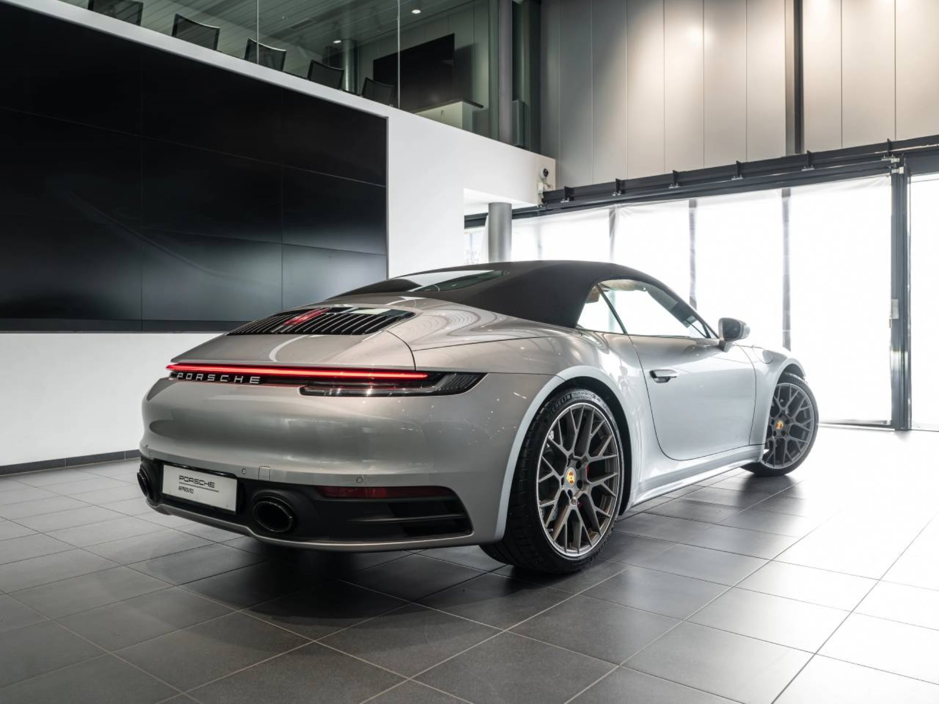 PORSCHE 911 Carrera S Cabriolet-image-12