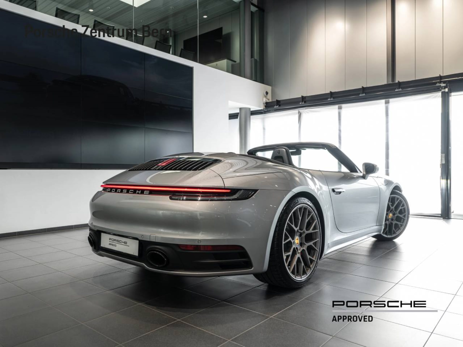 PORSCHE 911 Carrera S Cabriolet-image-2