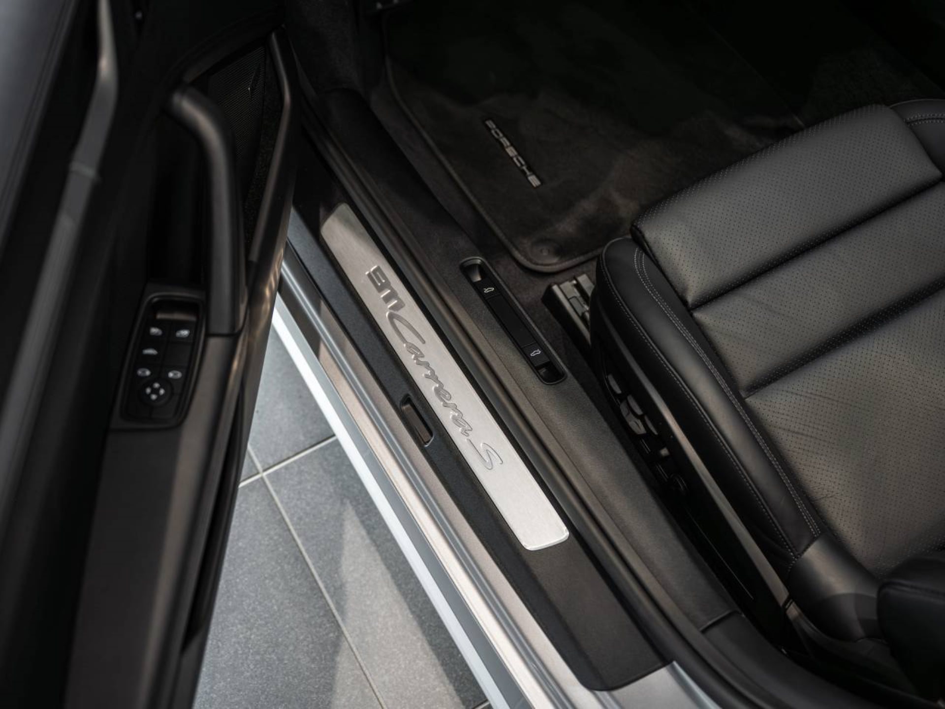 PORSCHE 911 Carrera S Cabriolet-image-27