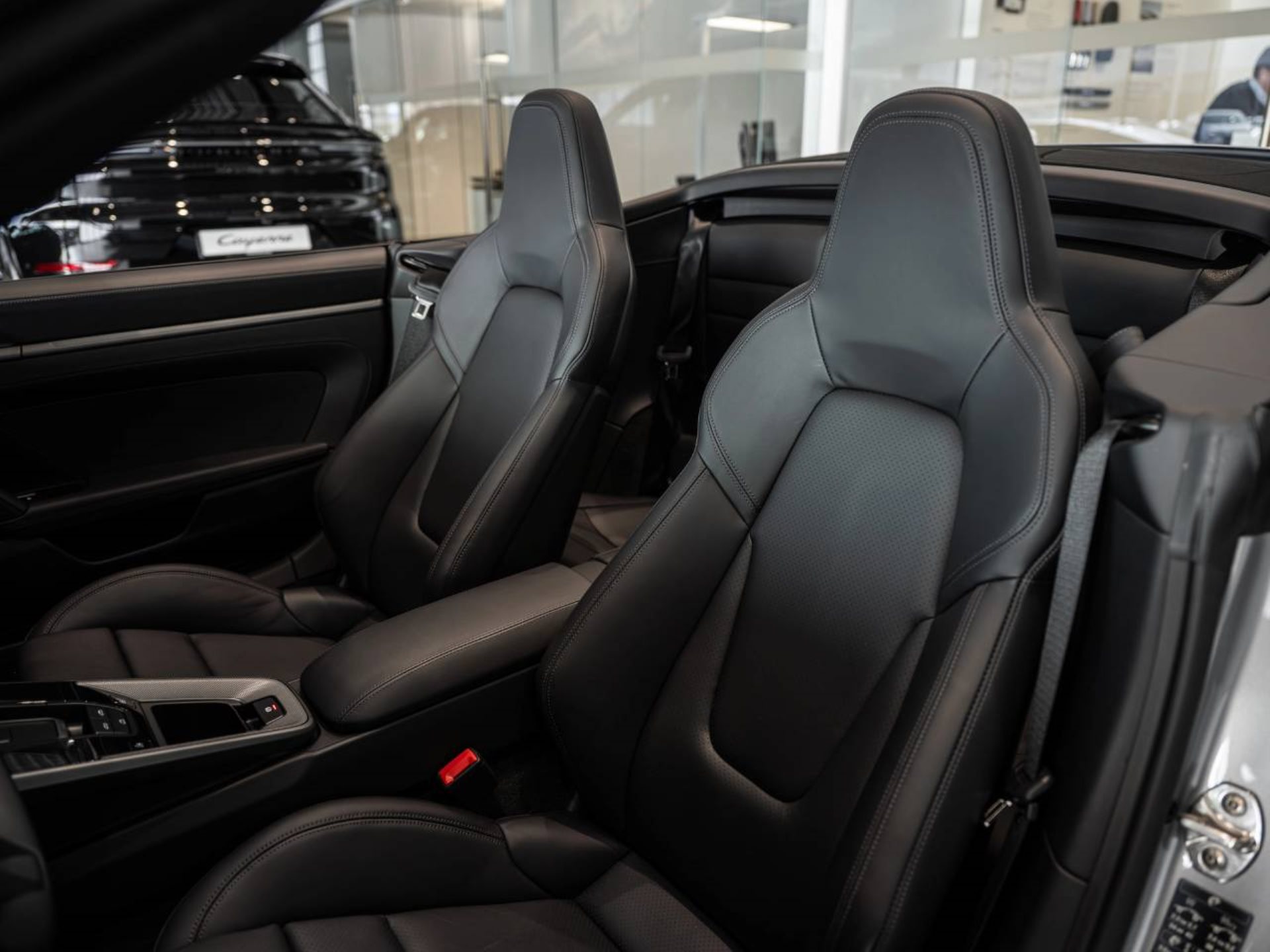 PORSCHE 911 Carrera S Cabriolet-image-4