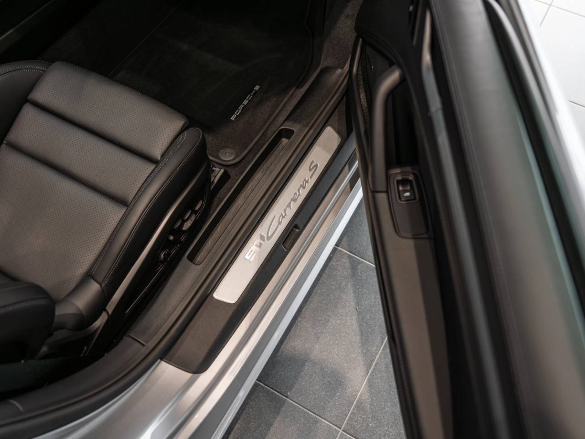 PORSCHE 911 Carrera S Cabriolet-image-29