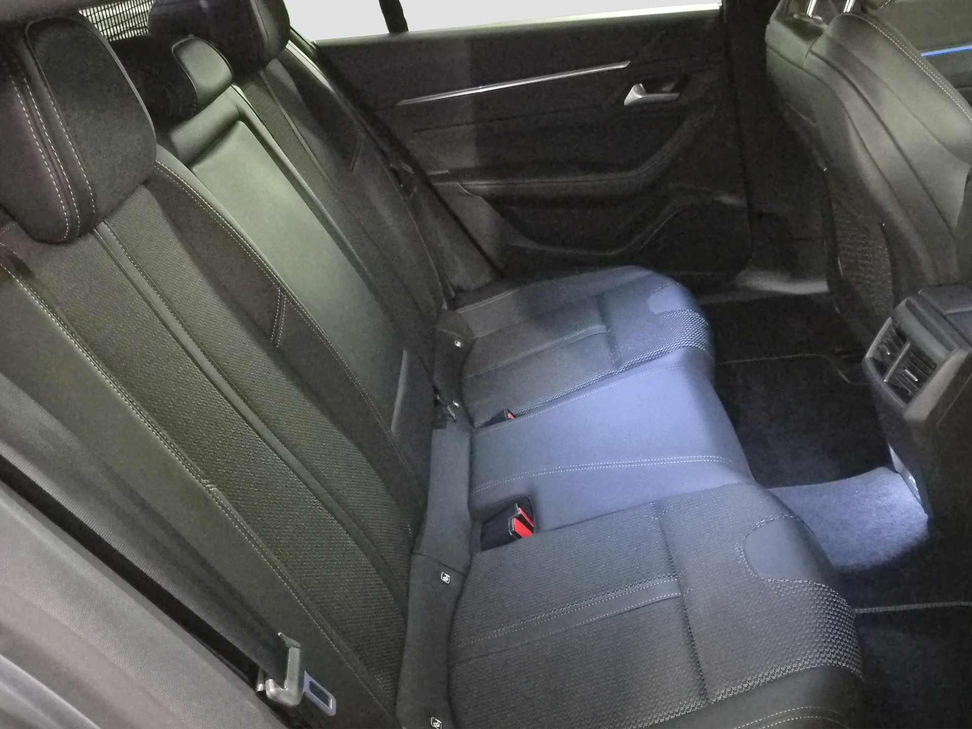 PEUGEOT 508 SW 1.5 Blue HDi GT EAT8-image-12