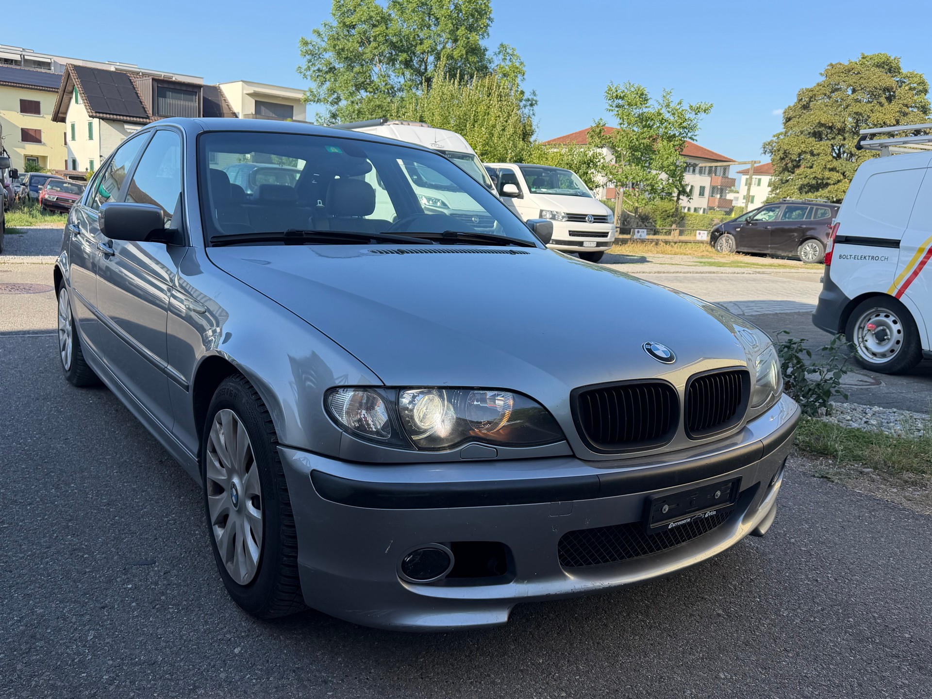 BMW 320i-image-0