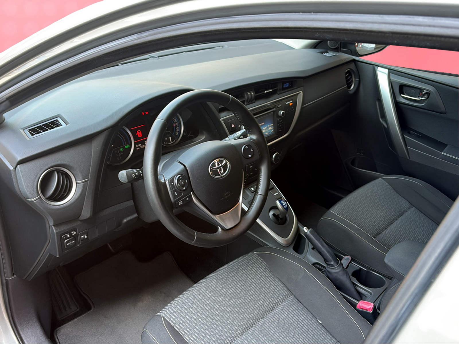TOYOTA Auris 1.8 HSD Trend-image-4
