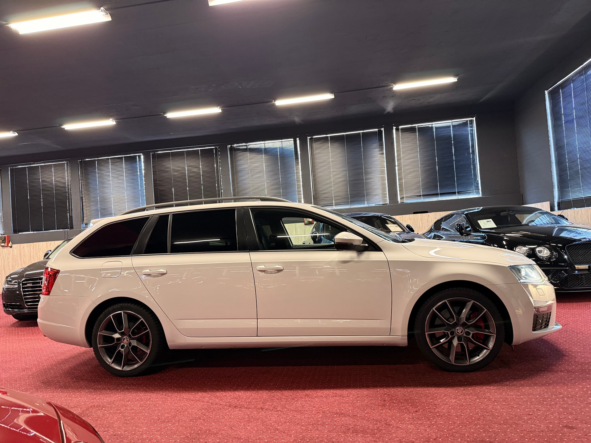 SKODA Octavia Combi 2.0 TDI RS DSG-image-3