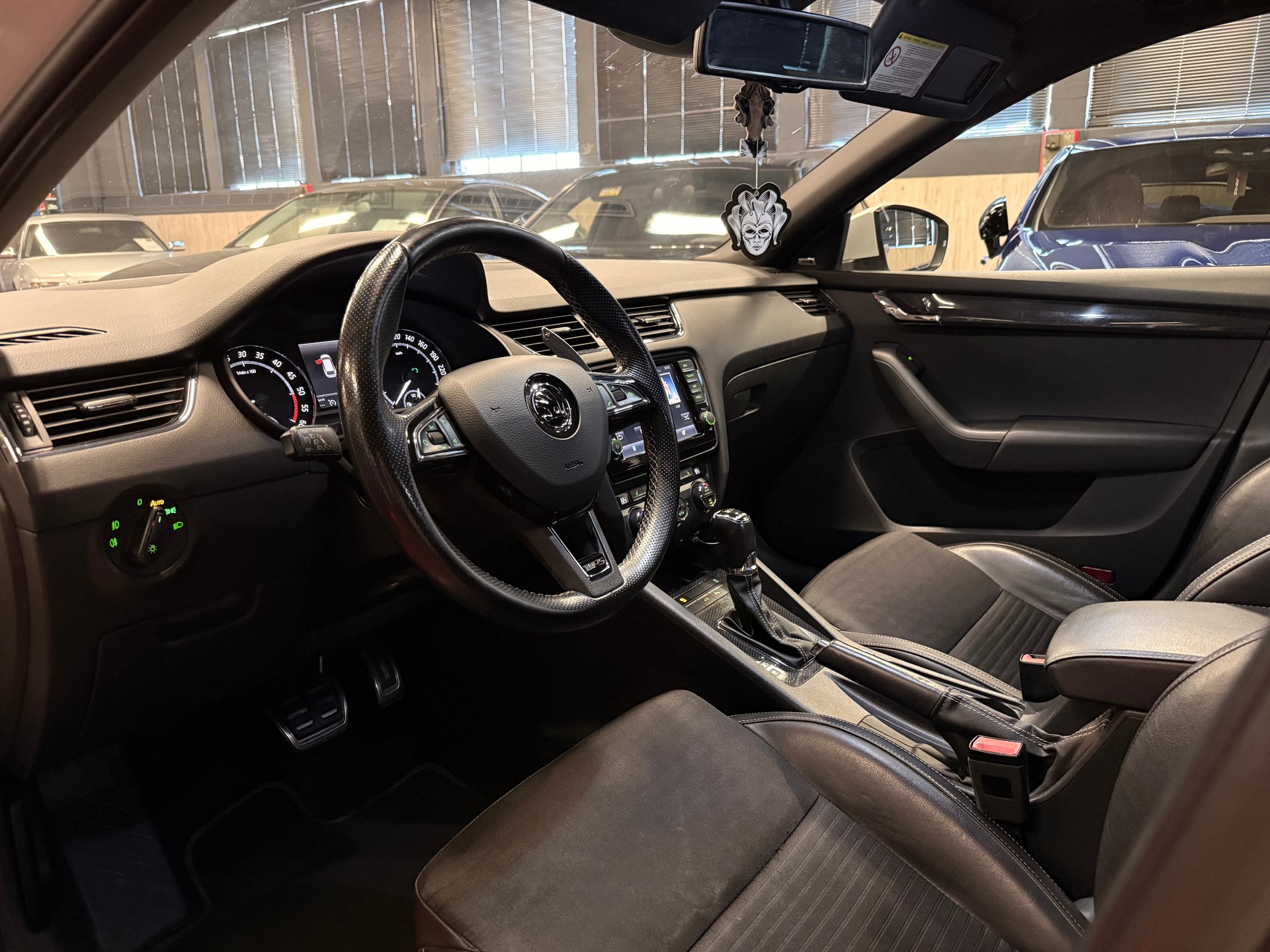 SKODA Octavia Combi 2.0 TDI RS DSG-image-11