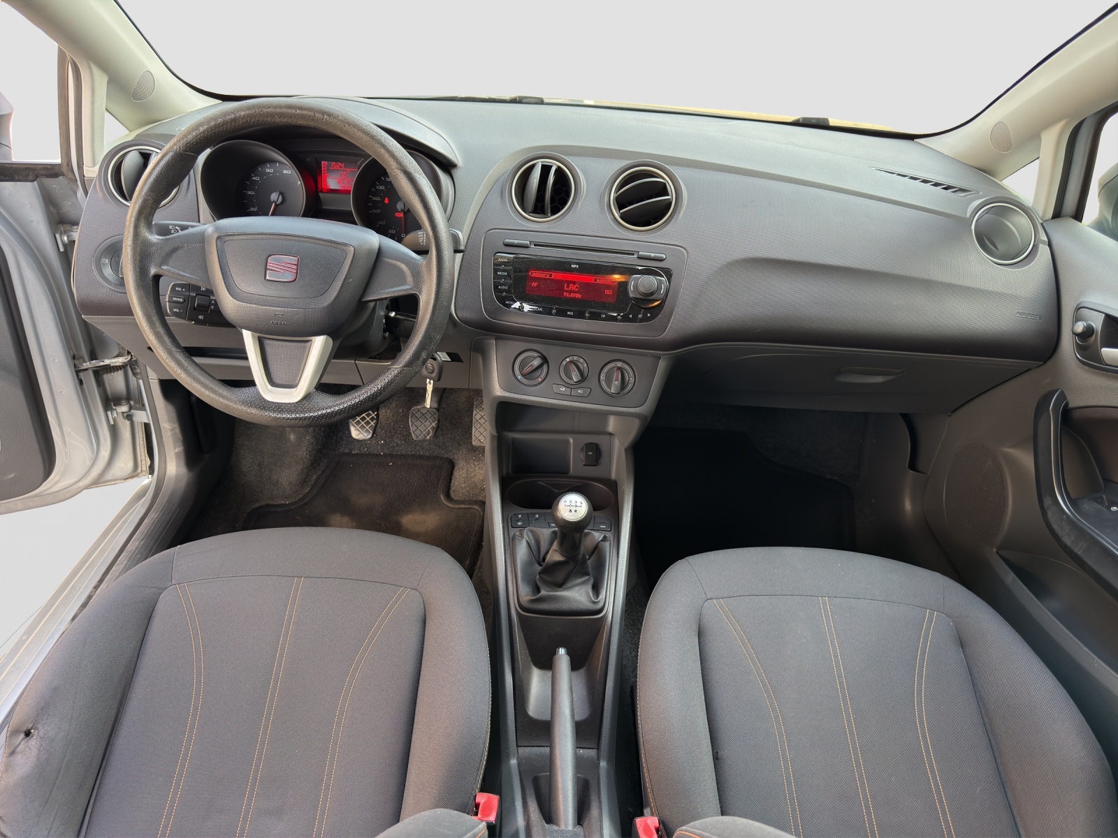 SEAT Ibiza SC 1.4 Style-image-10