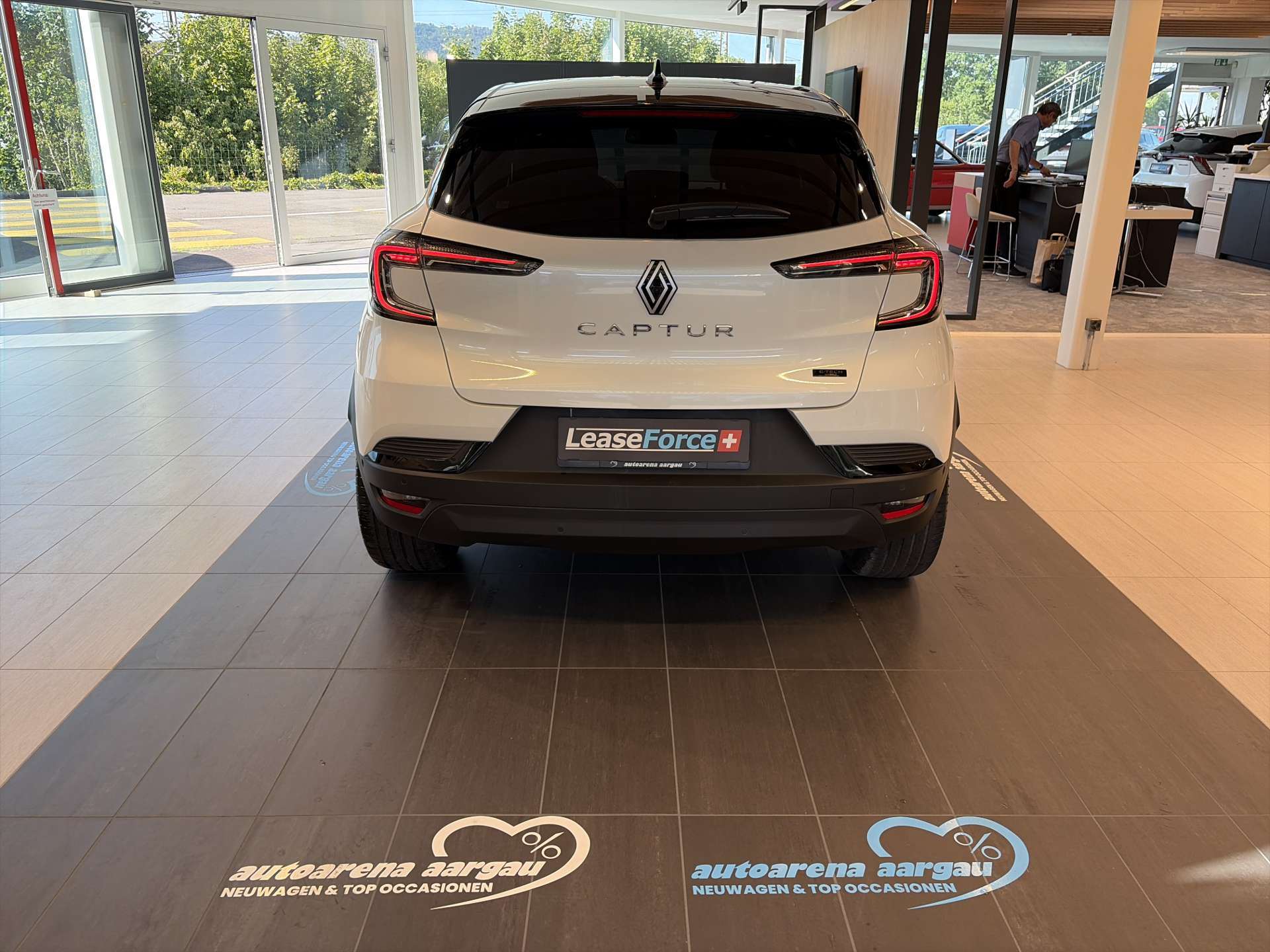 RENAULT Captur 1.8 E-Tech 160 Techno DHT-Automat-image-12