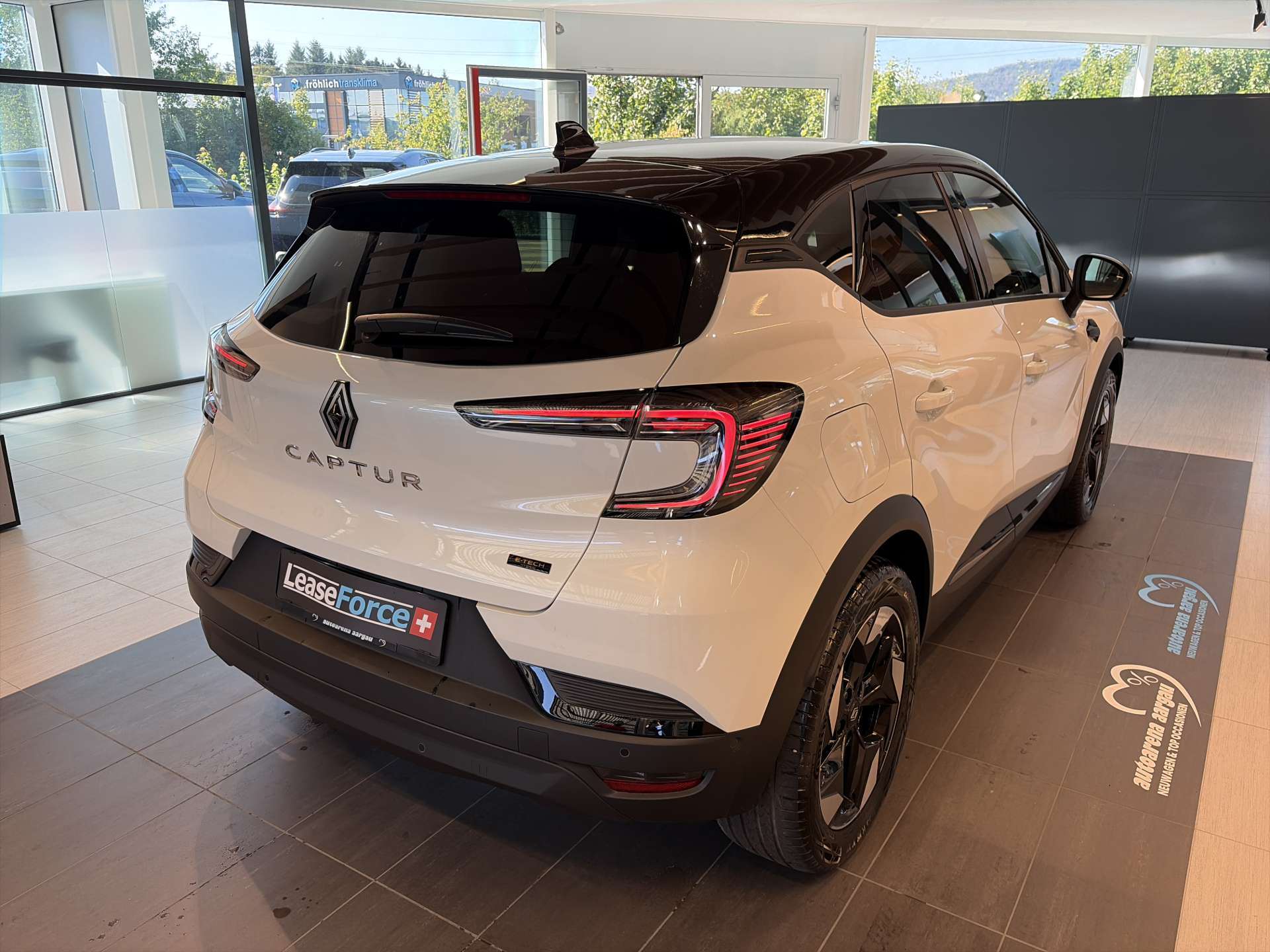 RENAULT Captur 1.8 E-Tech 160 Techno DHT-Automat-image-2