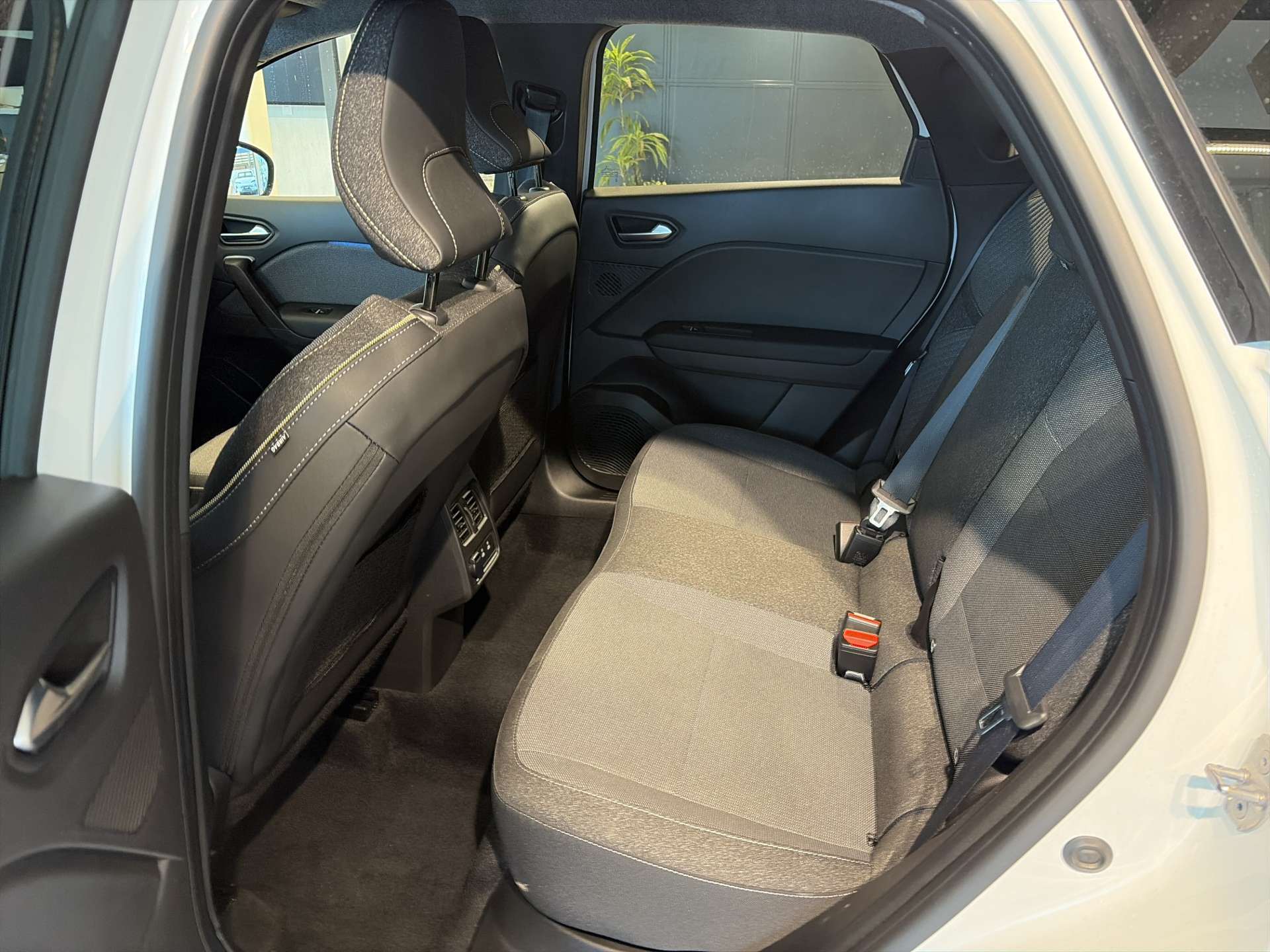 RENAULT Captur 1.8 E-Tech 160 Techno DHT-Automat-image-6