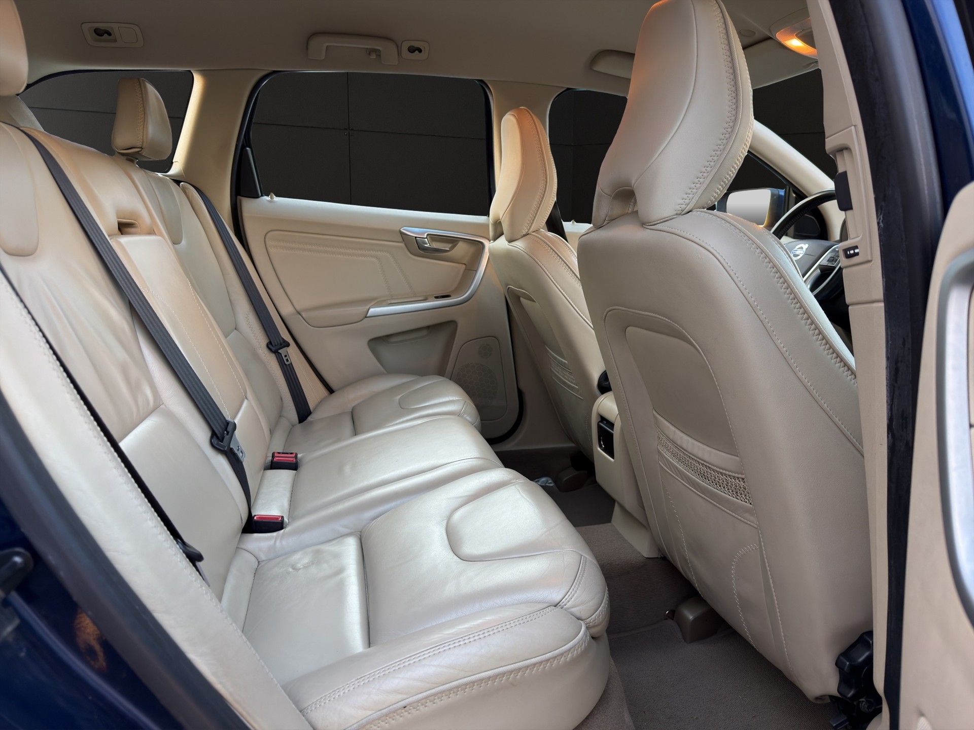 VOLVO XC60 D3 AWD OceanRace-image-11