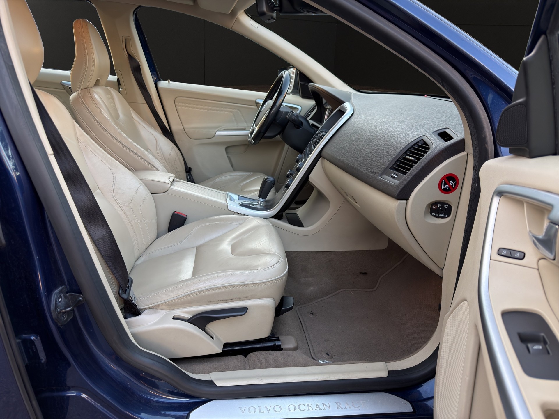 VOLVO XC60 D3 AWD OceanRace-image-9