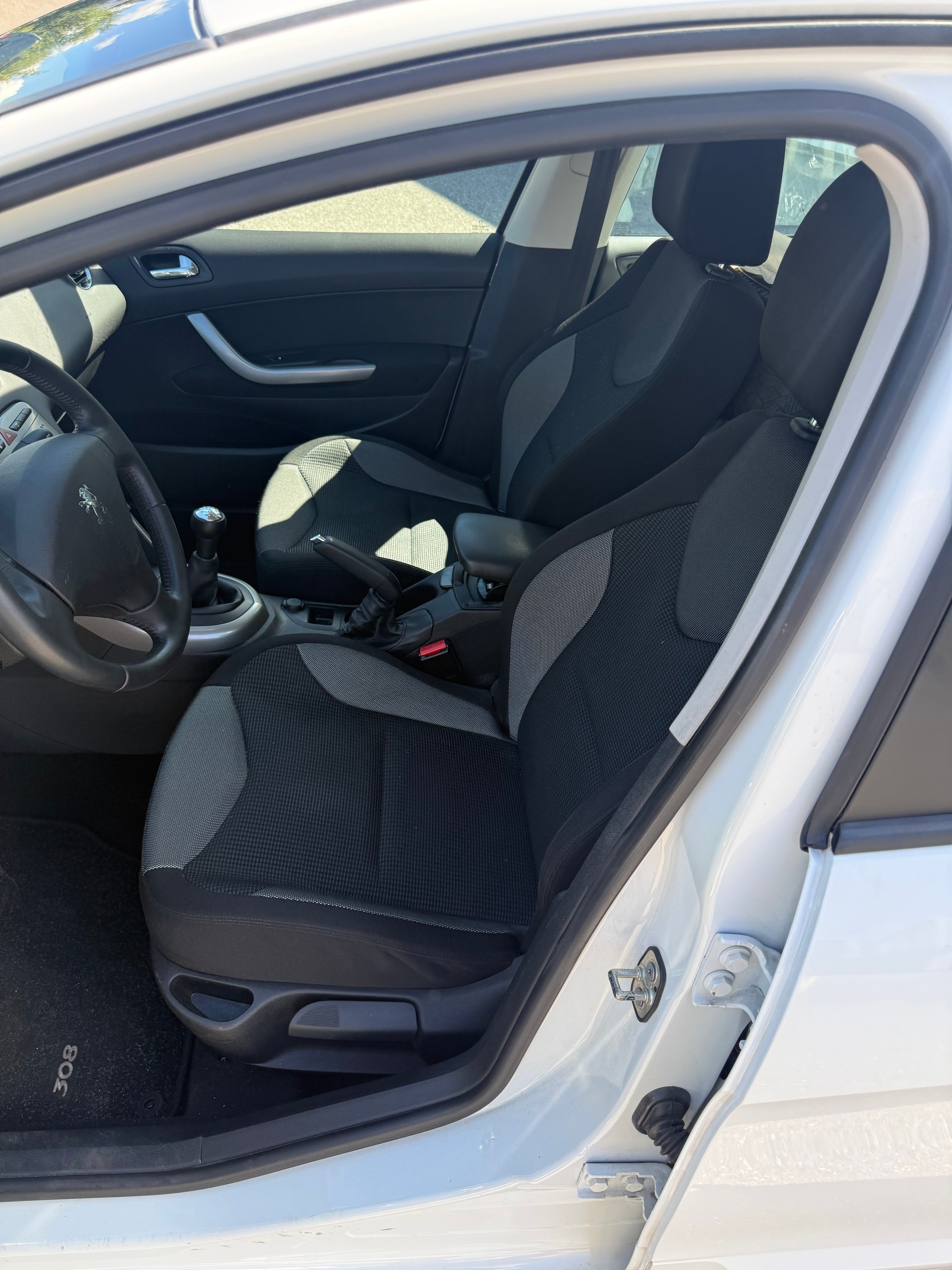 PEUGEOT 308 1.6 16V VTI Active-image-8