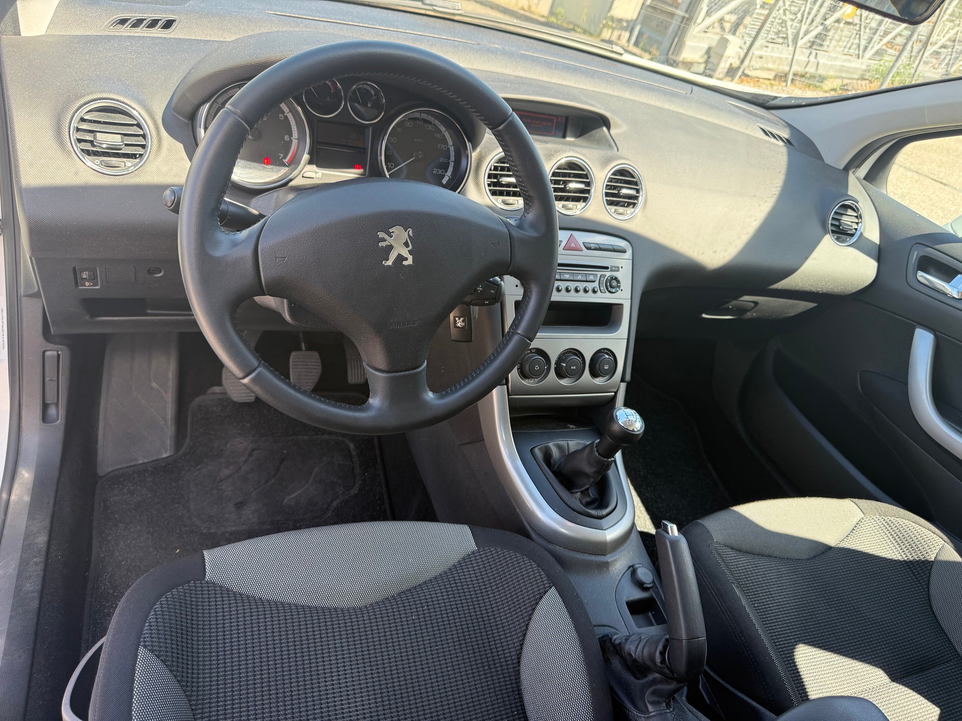 PEUGEOT 308 1.6 16V VTI Active-image-9