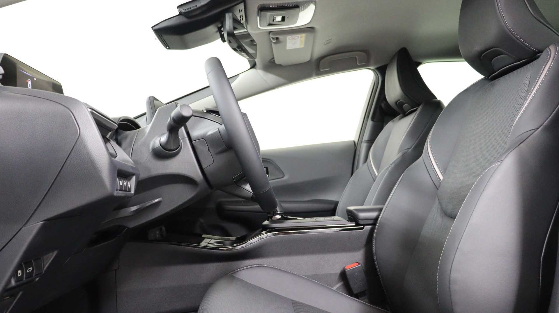 TOYOTA Prius 2.0 Plug-In-Hybrid Premium-showroom-element-2