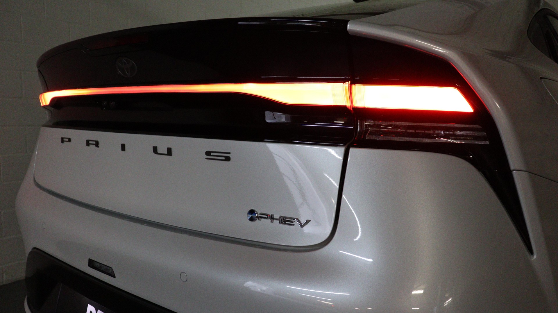 TOYOTA Prius 2.0 Plug-In-Hybrid Premium-image-8