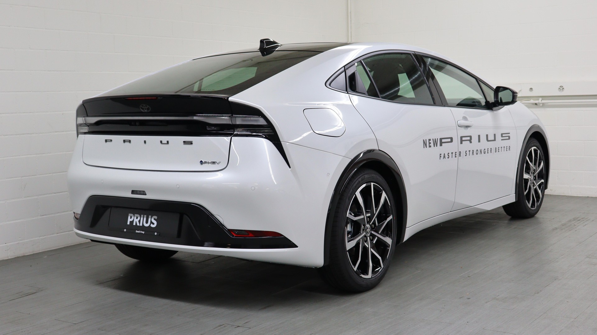 TOYOTA Prius 2.0 Plug-In-Hybrid Premium-image-4