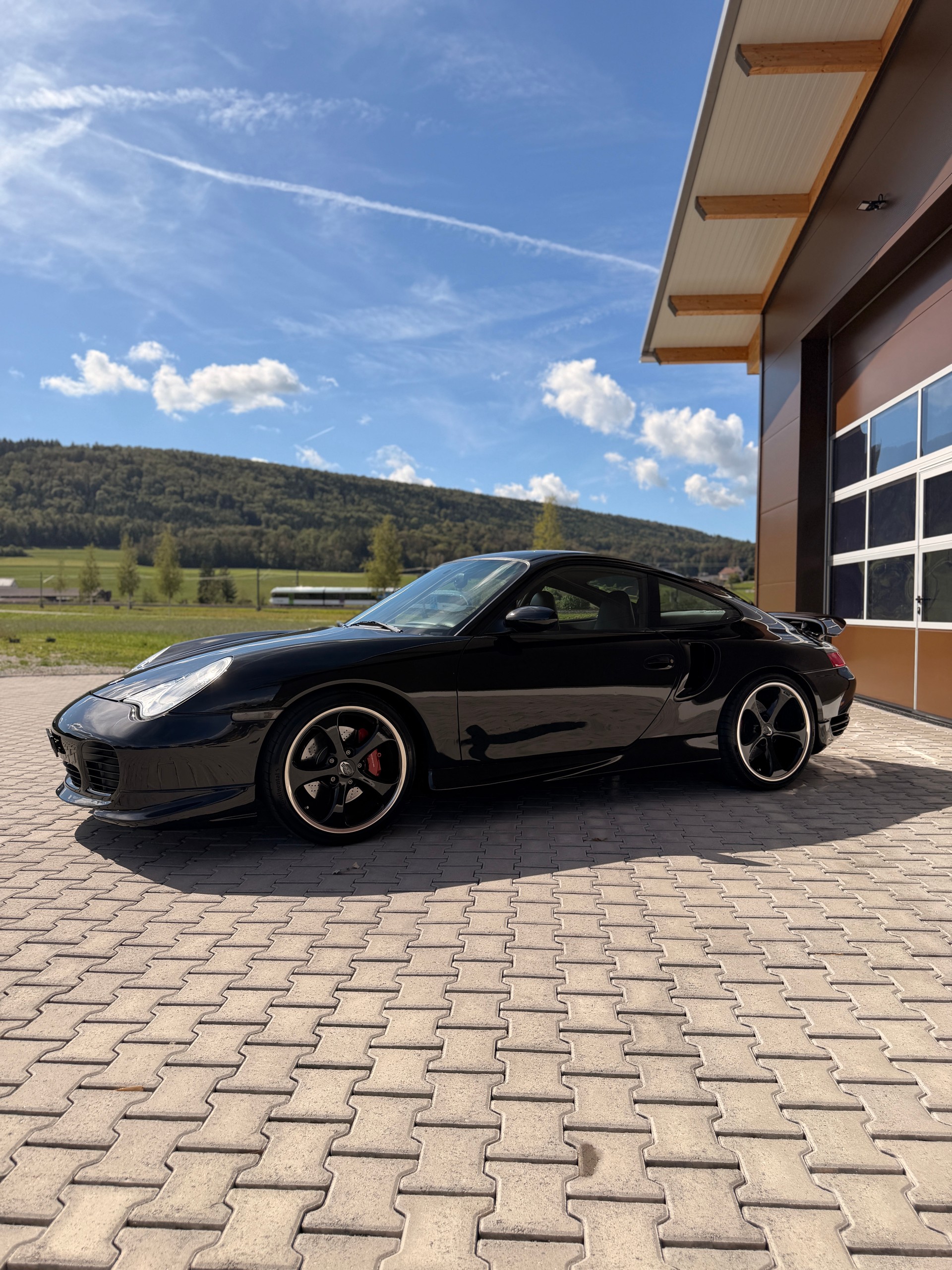 PORSCHE 911 Turbo-image-8
